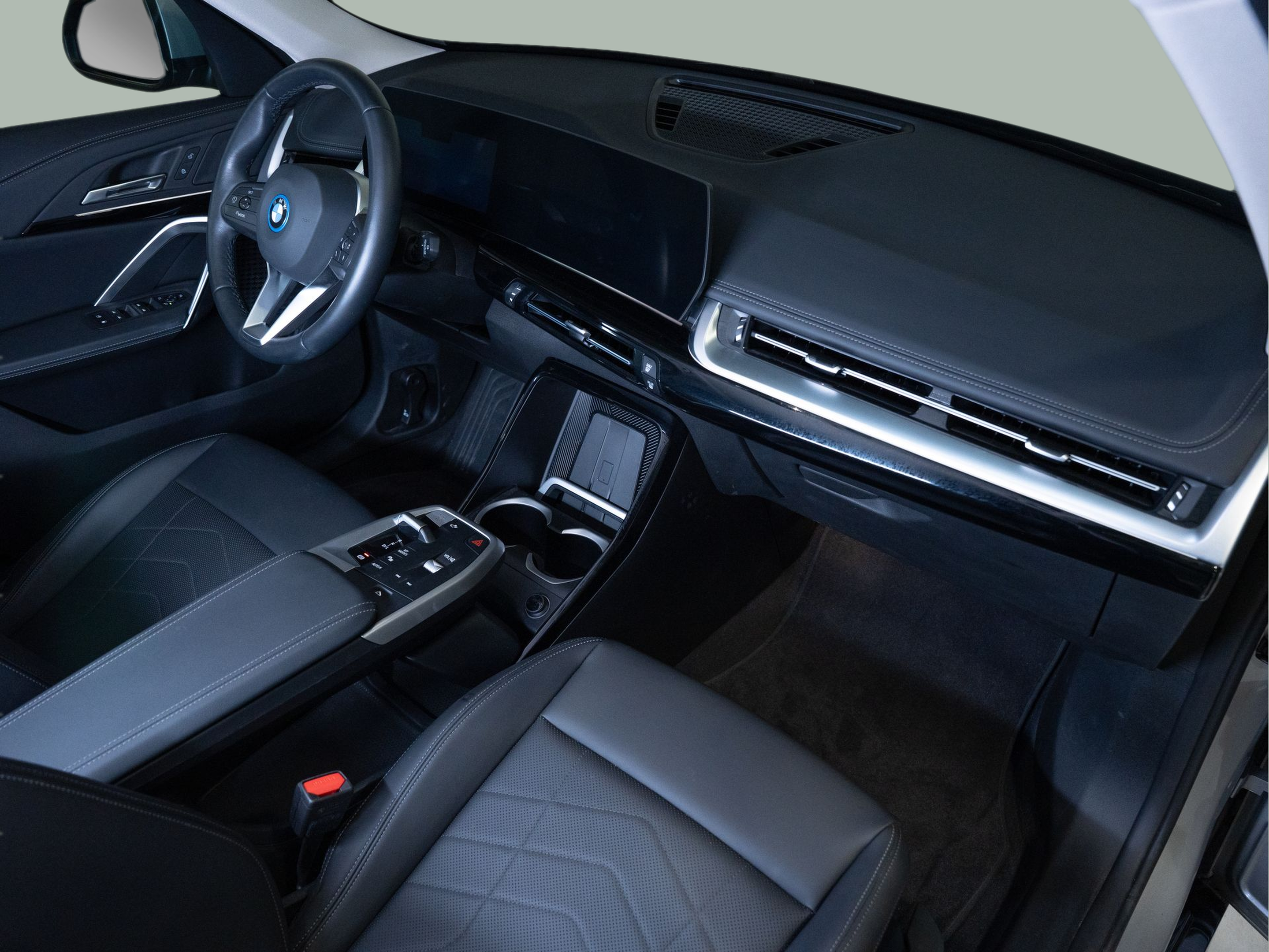 BMW X1 xDrive25e color Gris Plata. Año 2025. 180KW(245CV). Elétrico / Gasolina Híbrido. En concesionario Aníbal Carvalho & Filhos, S.A. de Santarém