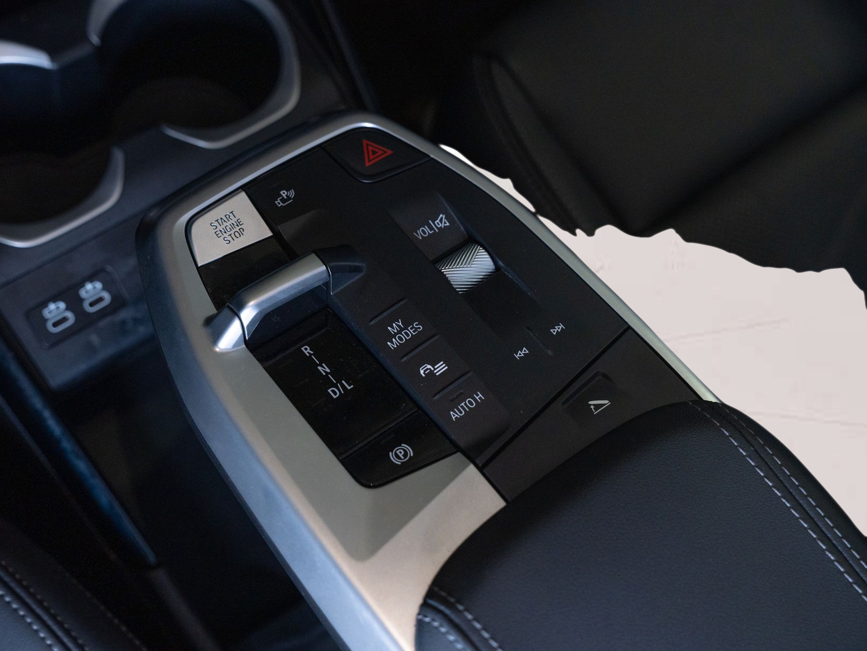 BMW X1 xDrive25e color Gris Plata. Año 2025. 180KW(245CV). Elétrico / Gasolina Híbrido. En concesionario Aníbal Carvalho & Filhos, S.A. de Santarém