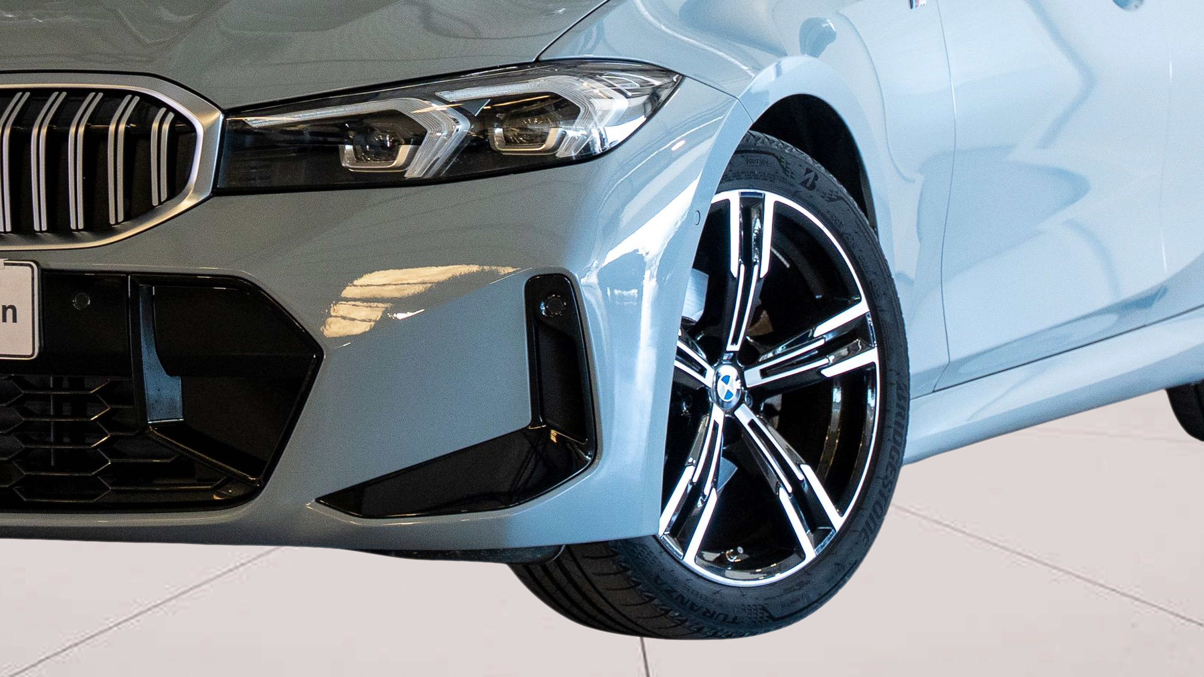 BMW Série 3 320d Touring color Gris. Año 2024. 140KW(190CV). Diesel. En concesionario Aníbal Carvalho & Filhos, S.A. de Santarém