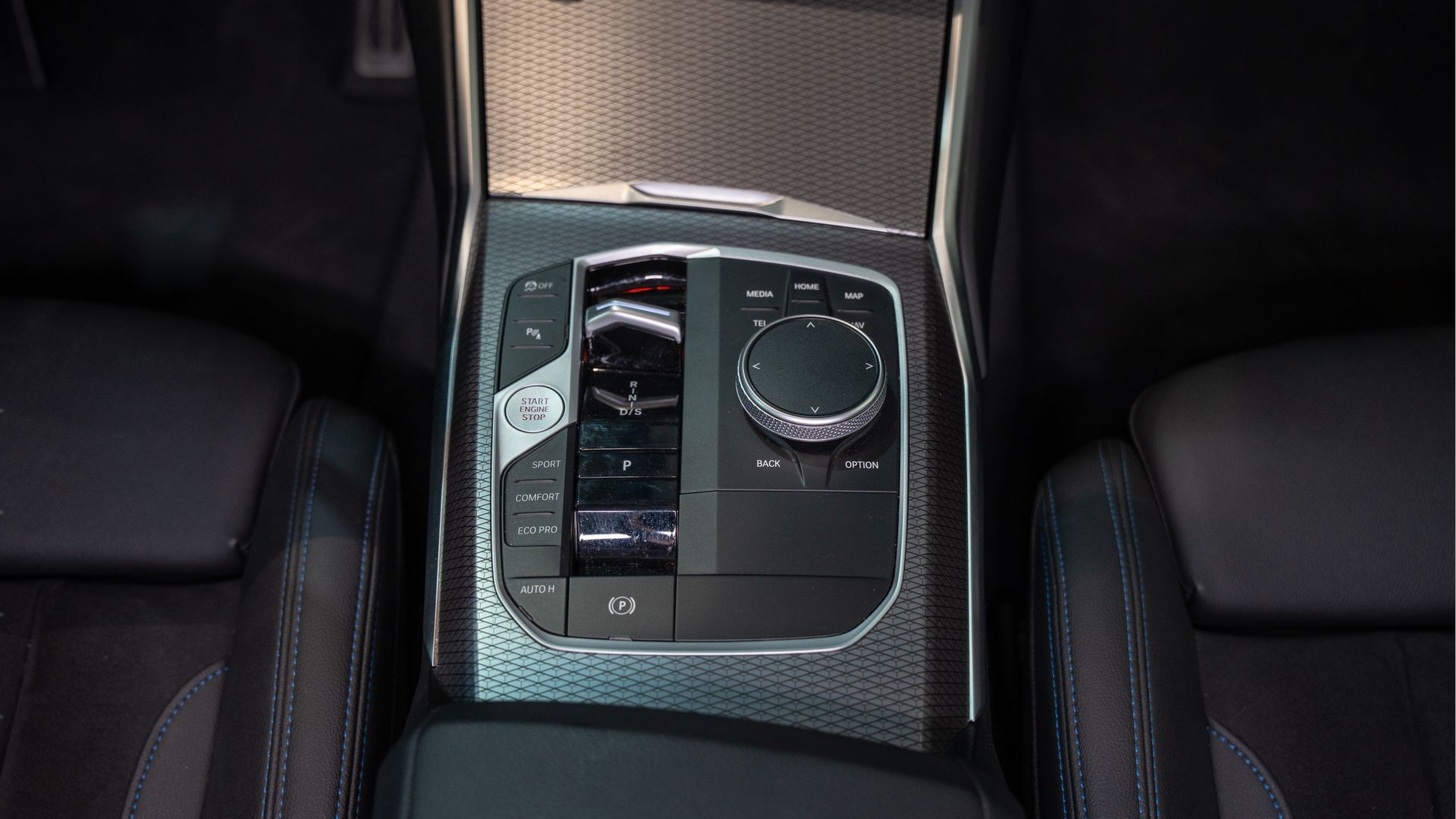 BMW Série 3 320d Touring color Gris. Año 2024. 140KW(190CV). Diesel. En concesionario Aníbal Carvalho & Filhos, S.A. de Santarém