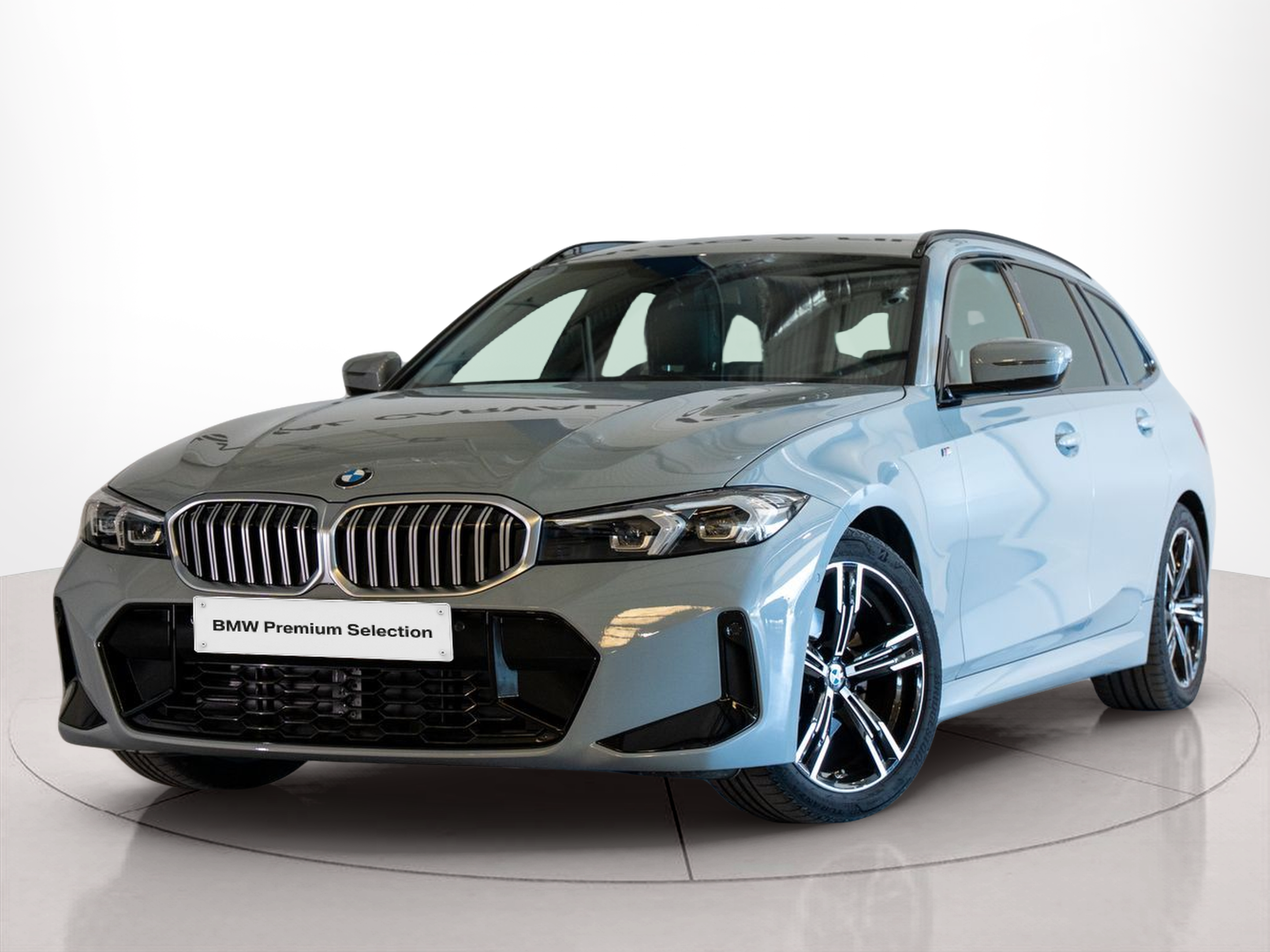 Fotos de BMW Série 3 320d Touring color Gris. Año 2024. 140KW(190CV). Diesel. En concesionario Aníbal Carvalho & Filhos, S.A. de Santarém