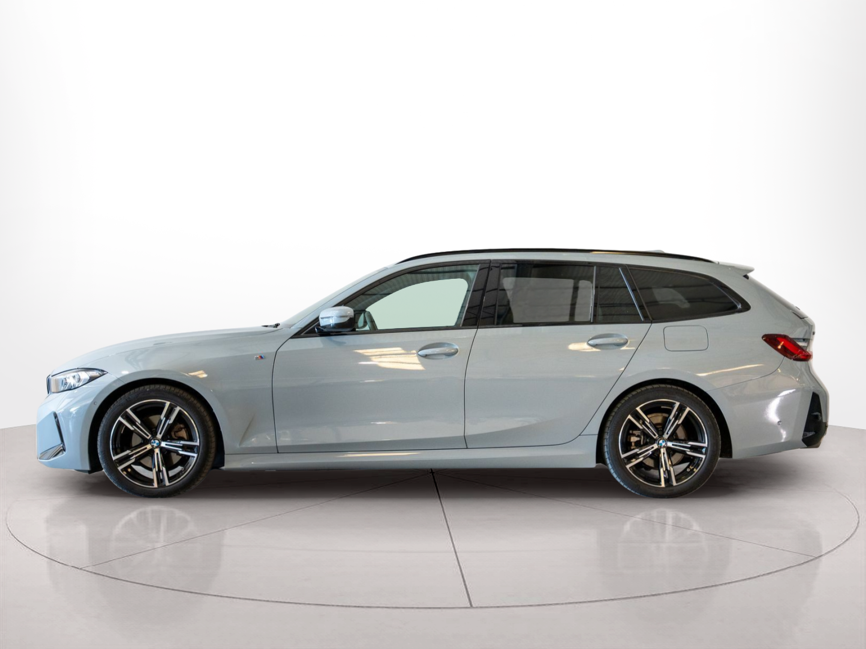 Fotos de BMW Série 3 320d Touring color Gris. Año 2024. 140KW(190CV). Diesel. En concesionario Aníbal Carvalho & Filhos, S.A. de Santarém