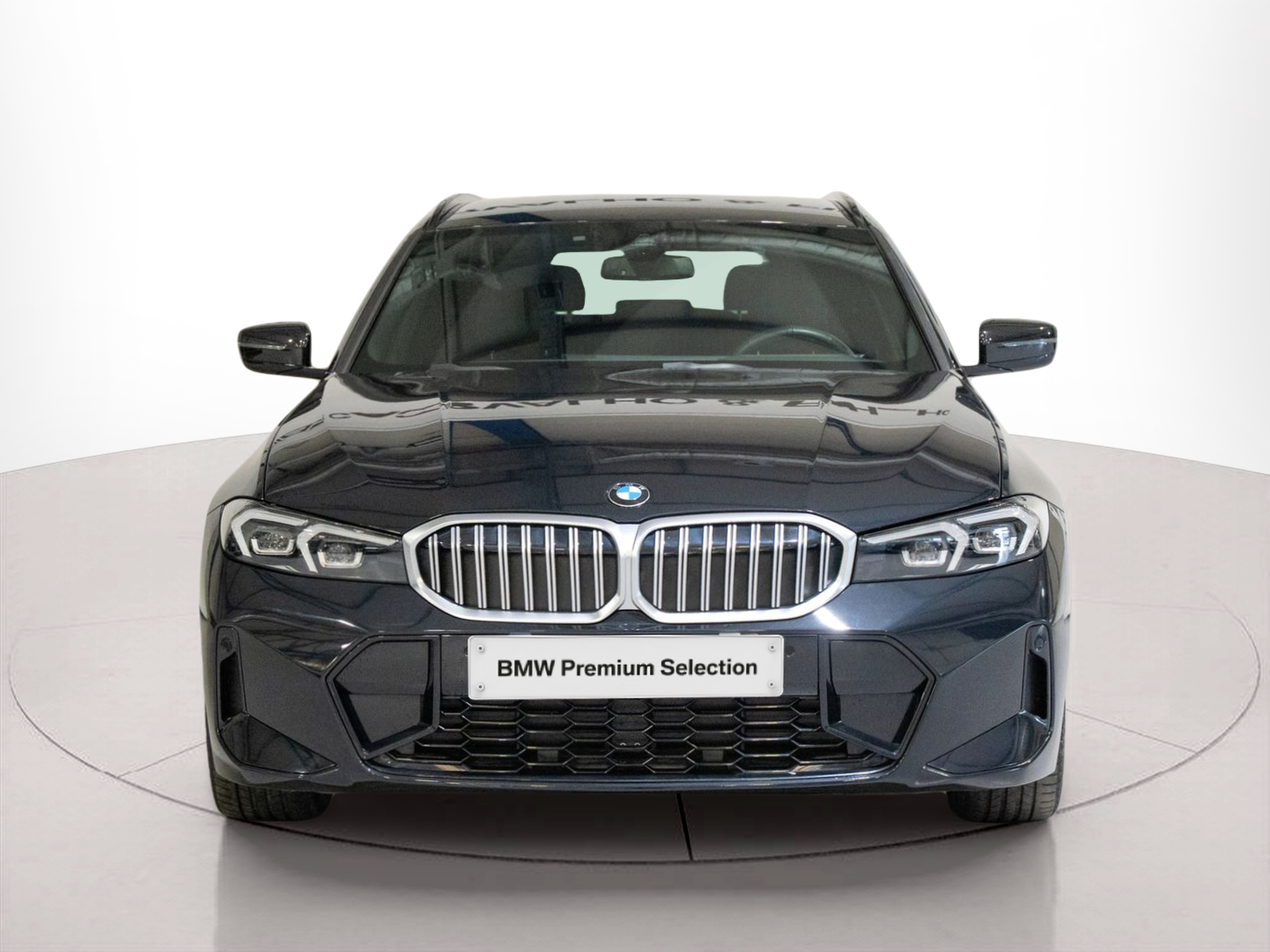 Fotos de BMW Série 3 320d Touring color Negro. Año 2025. 140KW(190CV). Diesel. En concesionario Aníbal Carvalho & Filhos, S.A. de Santarém