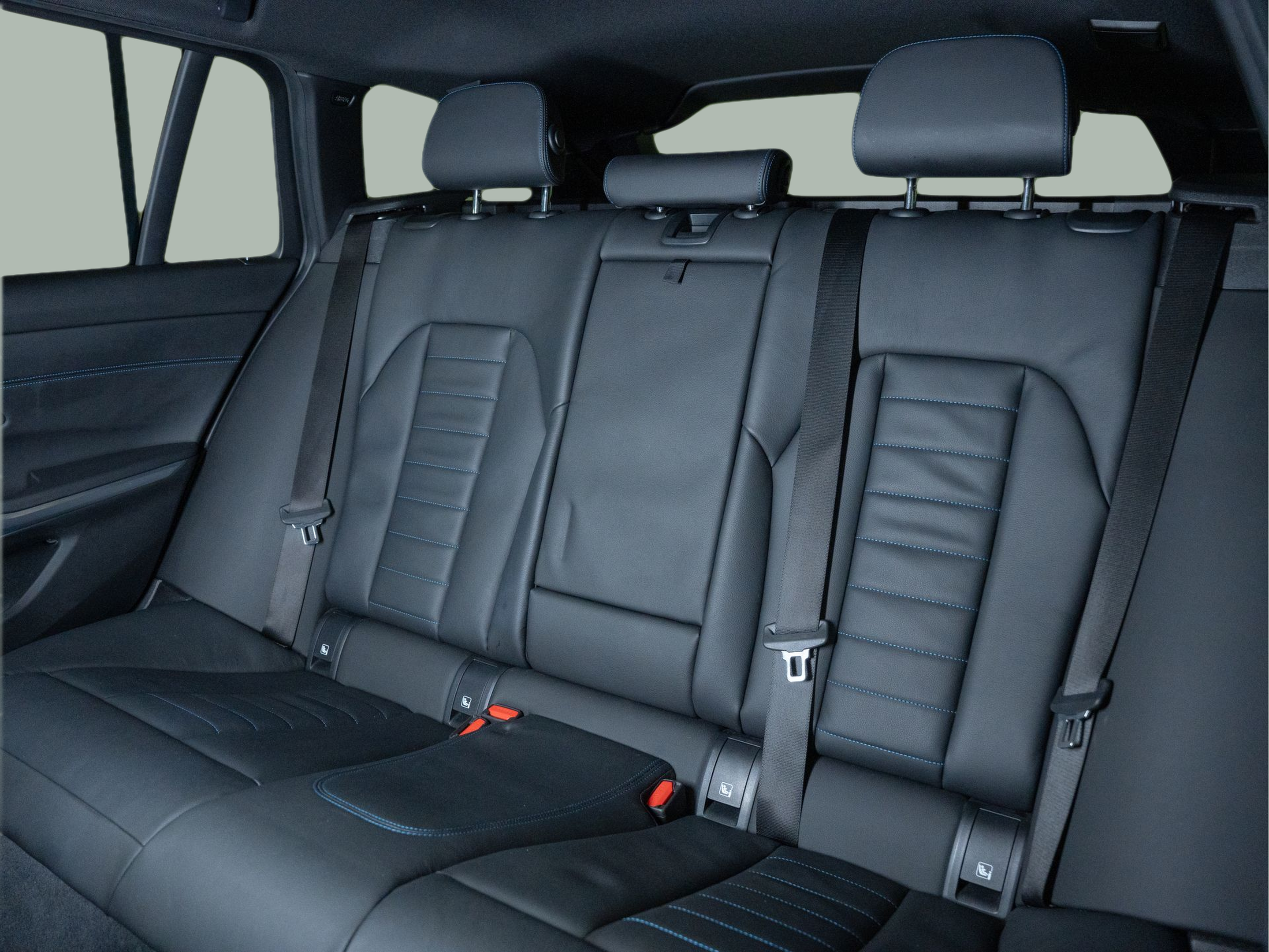 BMW Série 3 320d Touring color Negro. Año 2025. 140KW(190CV). Diesel. En concesionario Aníbal Carvalho & Filhos, S.A. de Santarém