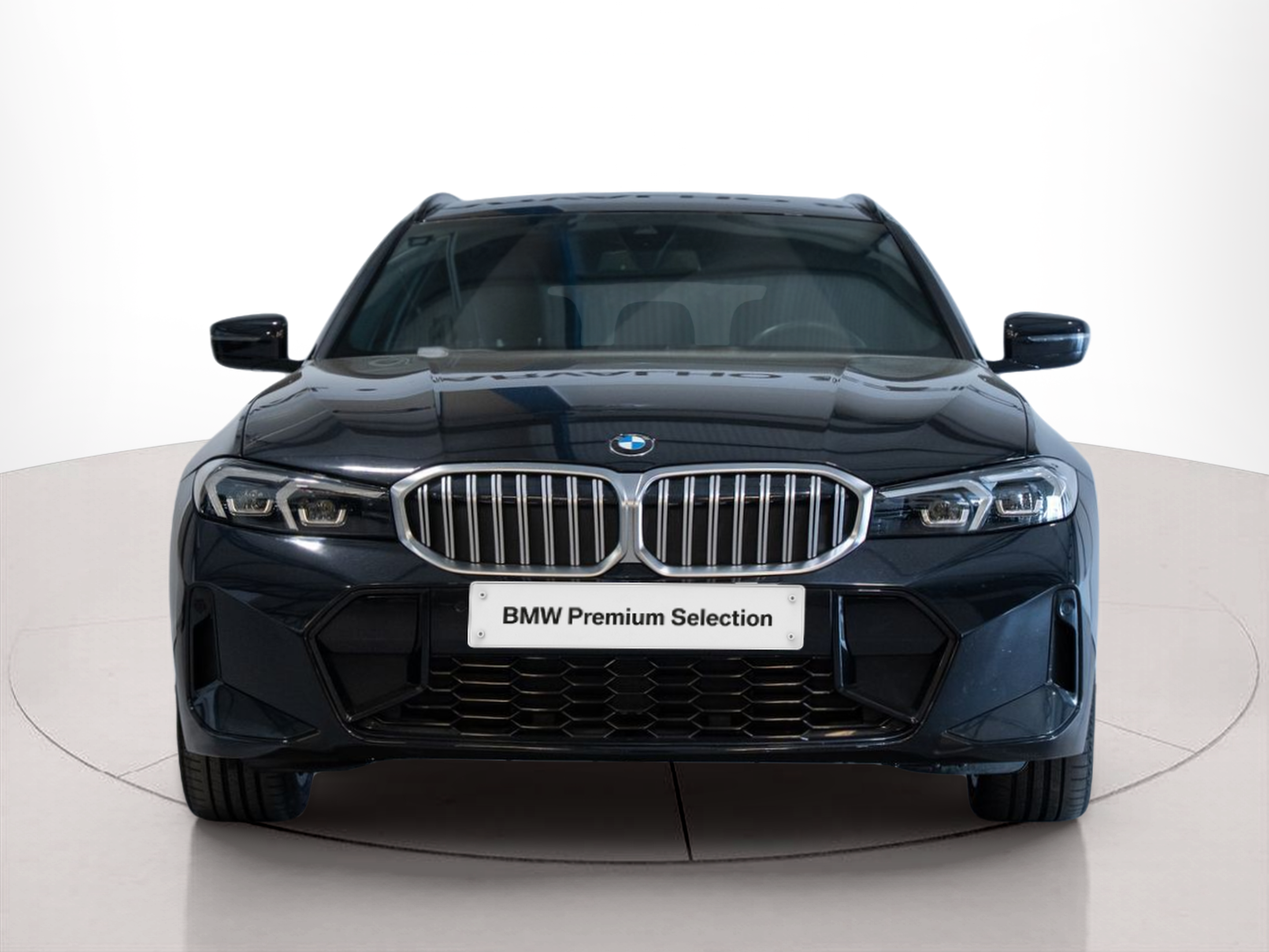 Fotos de BMW Série 3 320d Touring color Negro. Año 2024. 140KW(190CV). Diesel. En concesionario Aníbal Carvalho & Filhos, S.A. de Santarém