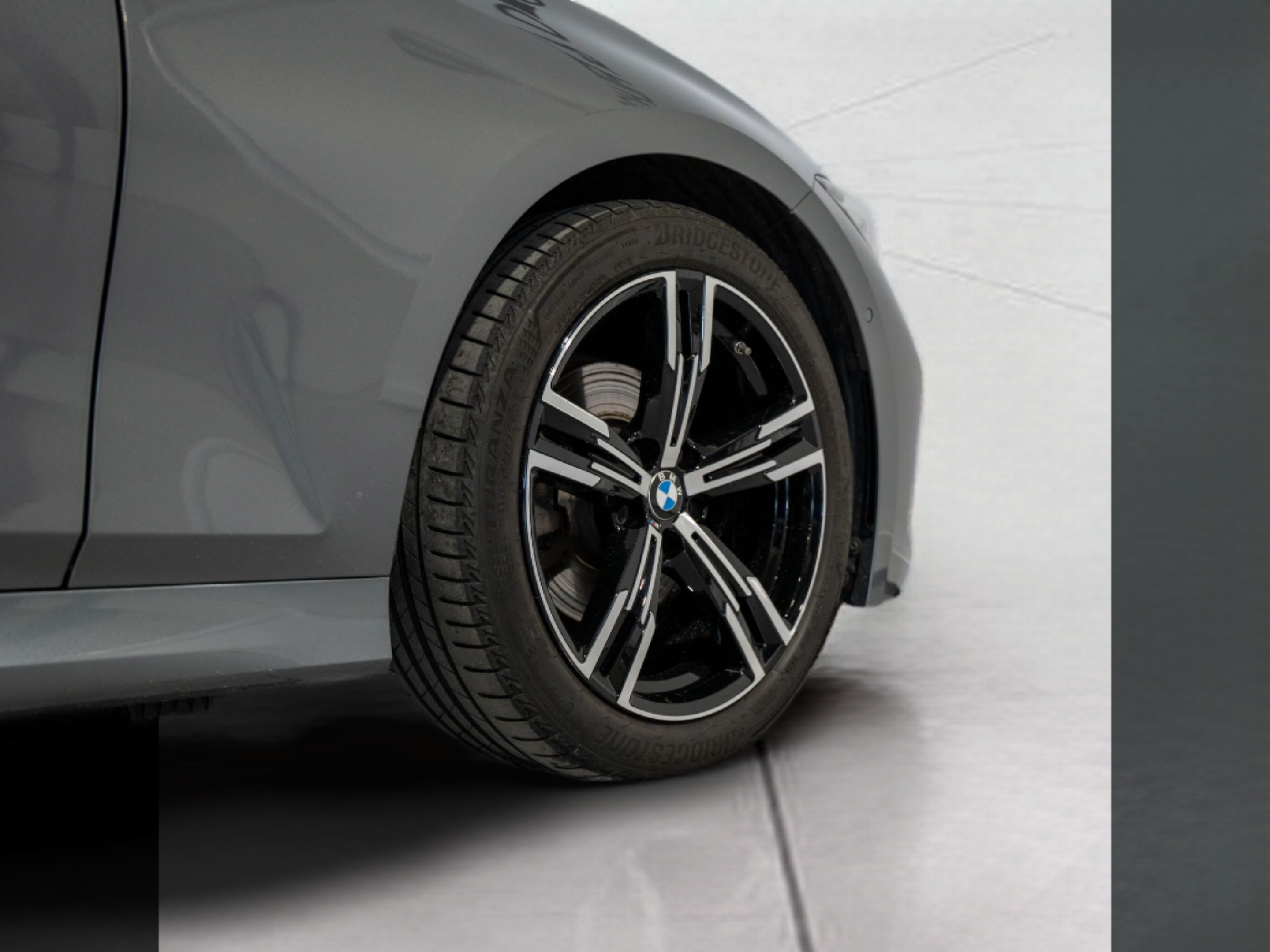 BMW Série 3 320d Touring color Gris. Año 2024. 140KW(190CV). Diesel. En concesionario Aníbal Carvalho & Filhos, S.A. de Santarém