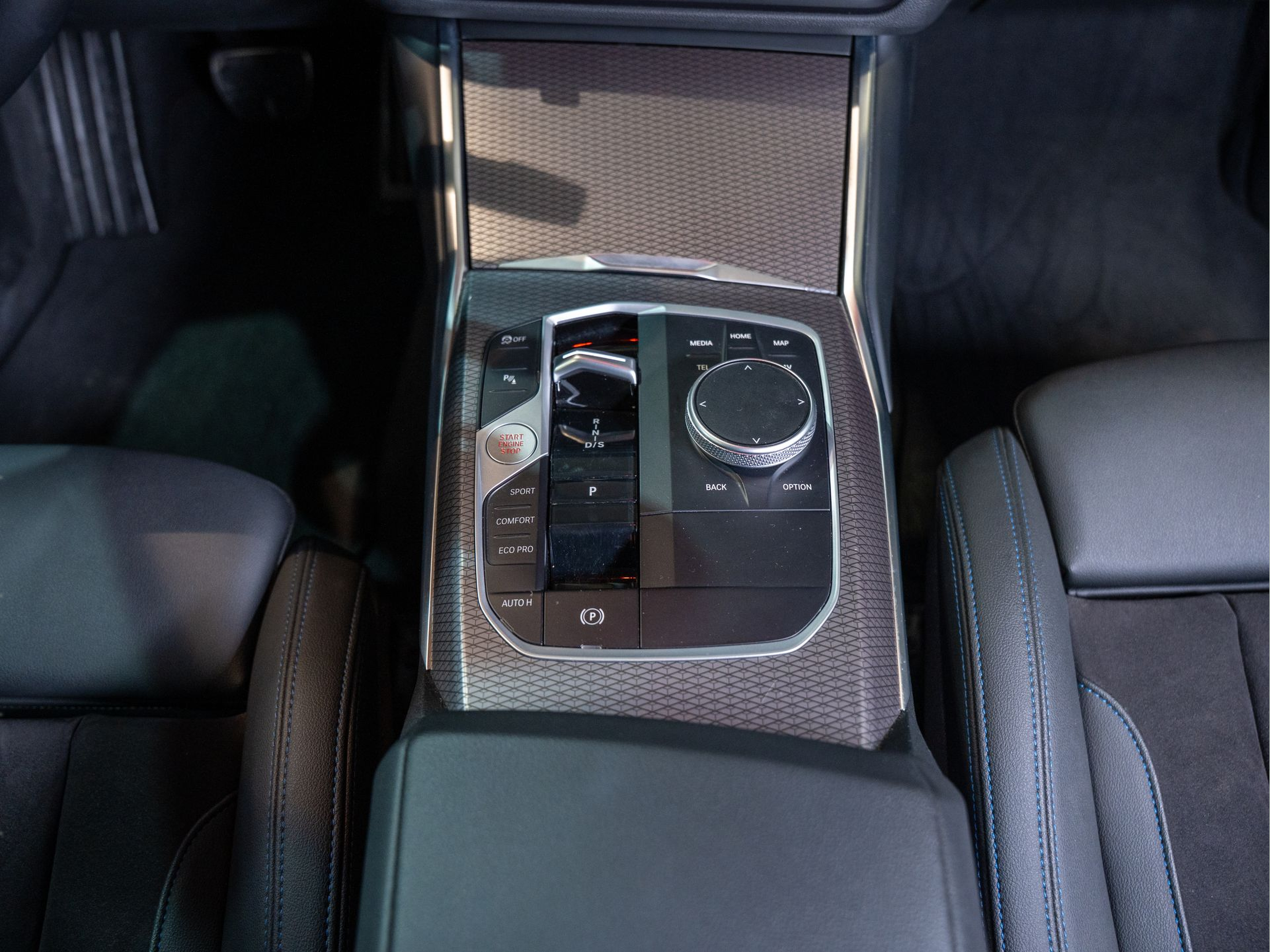 BMW Série 3 320d Touring color Gris. Año 2024. 140KW(190CV). Diesel. En concesionario Aníbal Carvalho & Filhos, S.A. de Santarém