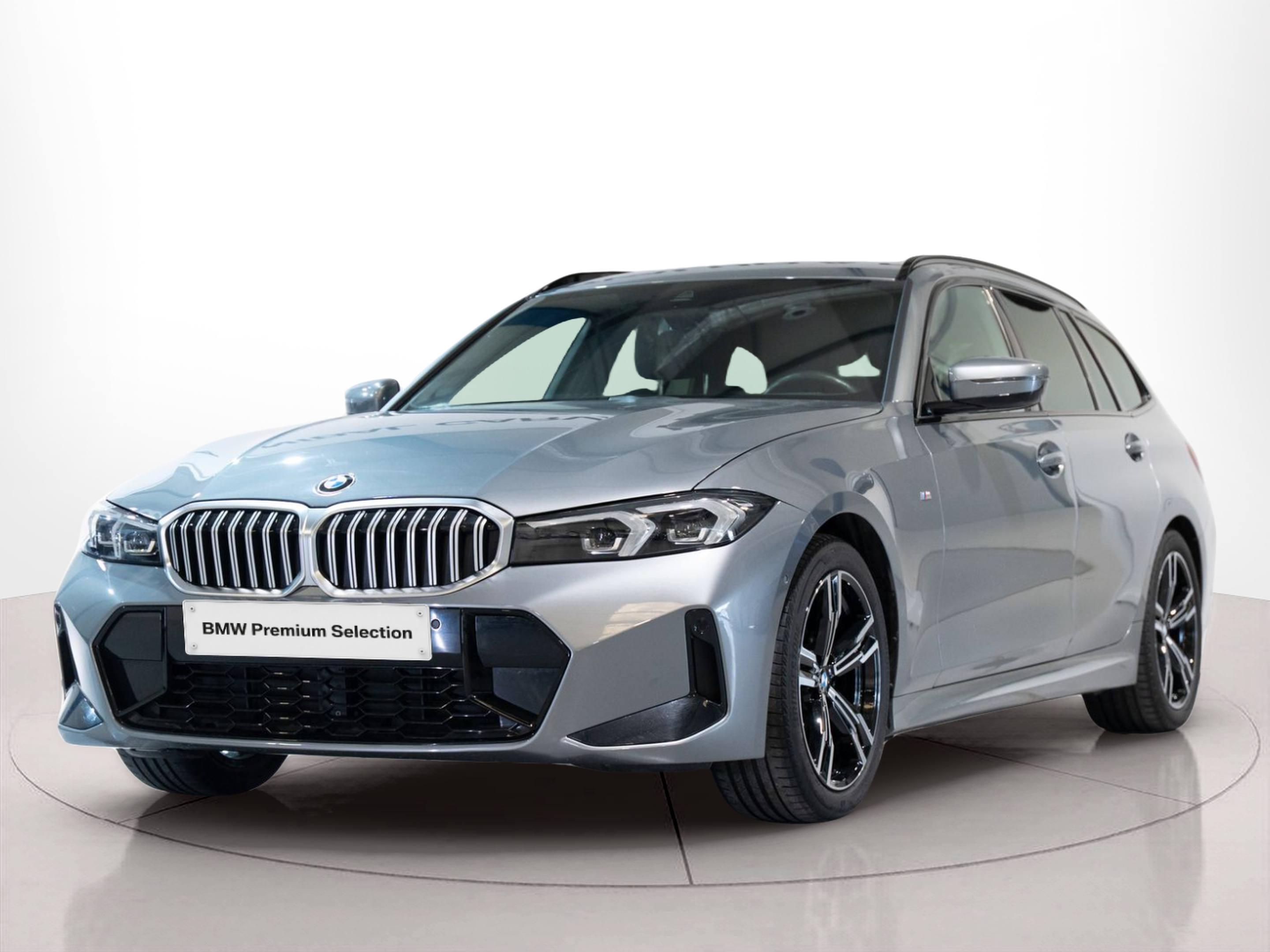 Fotos de BMW Série 3 320d Touring color Gris. Año 2024. 140KW(190CV). Diesel. En concesionario Aníbal Carvalho & Filhos, S.A. de Santarém