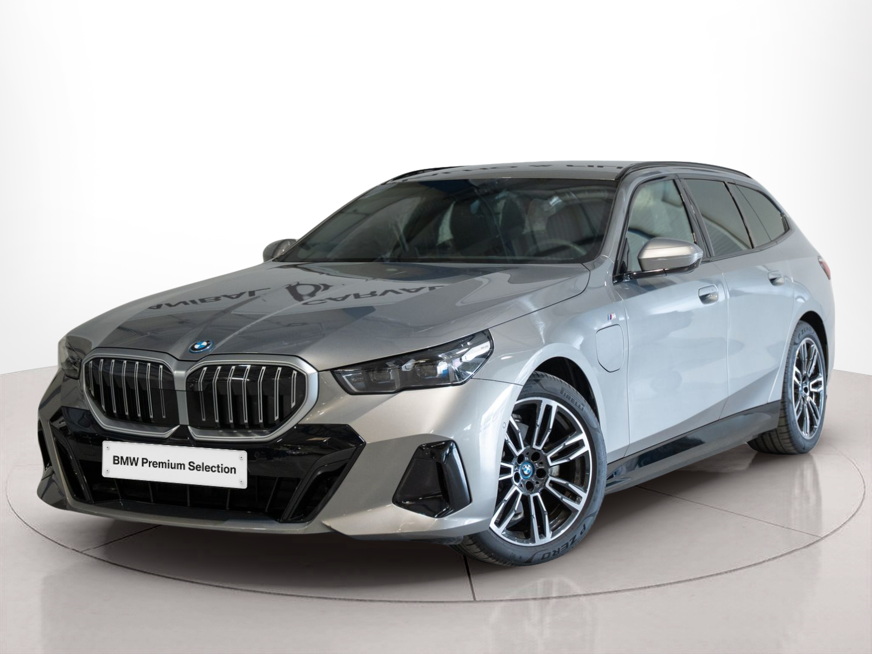 Fotos de BMW Série 5 530e Touring color Gris. Año 2024. 220KW(299CV). Elétrico / Gasolina Híbrido. En concesionario Aníbal Carvalho & Filhos, S.A. de Santarém
