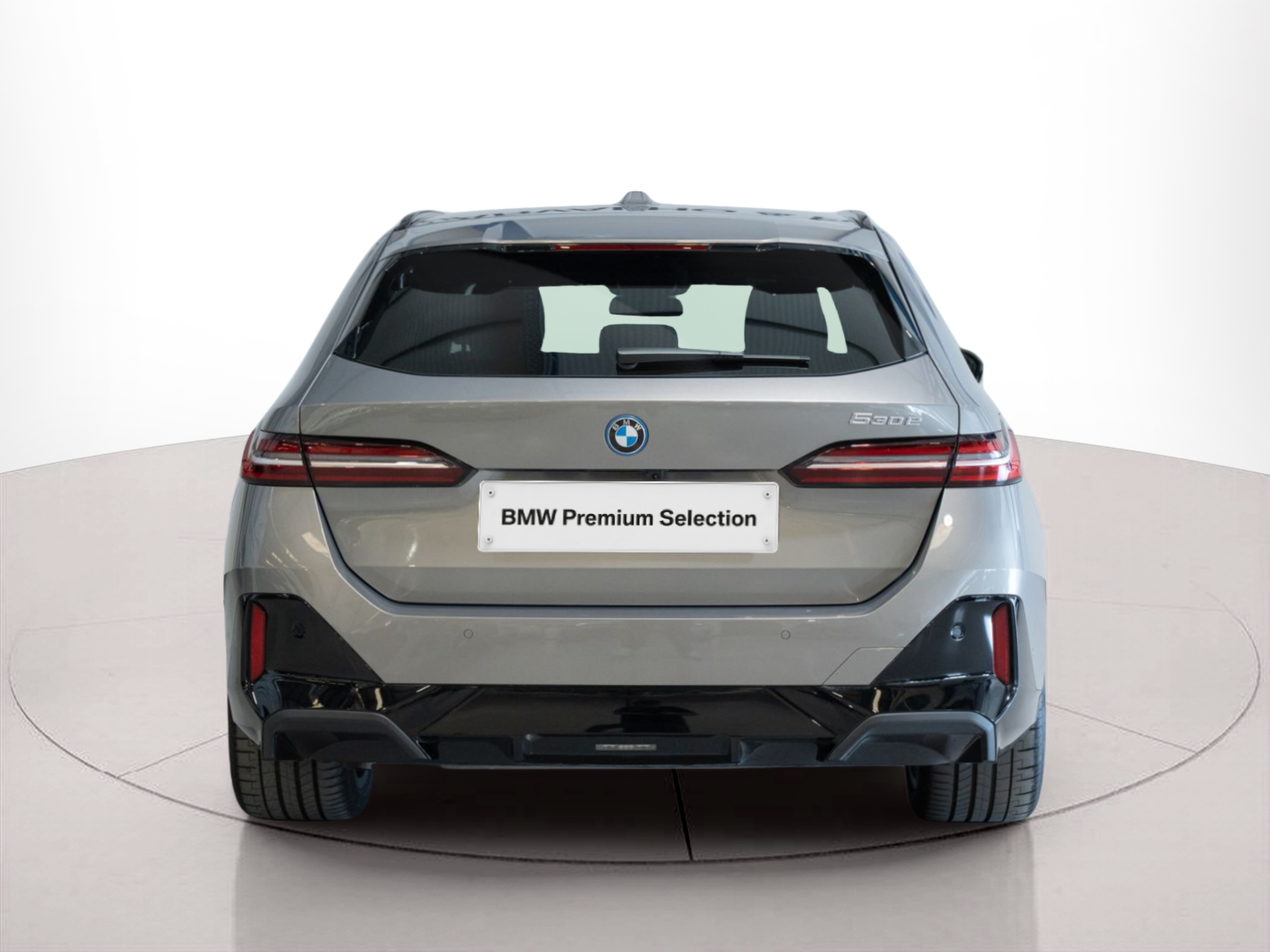 BMW Série 5 530e Touring color Gris. Año 2024. 220KW(299CV). Elétrico / Gasolina Híbrido. En concesionario Aníbal Carvalho & Filhos, S.A. de Santarém