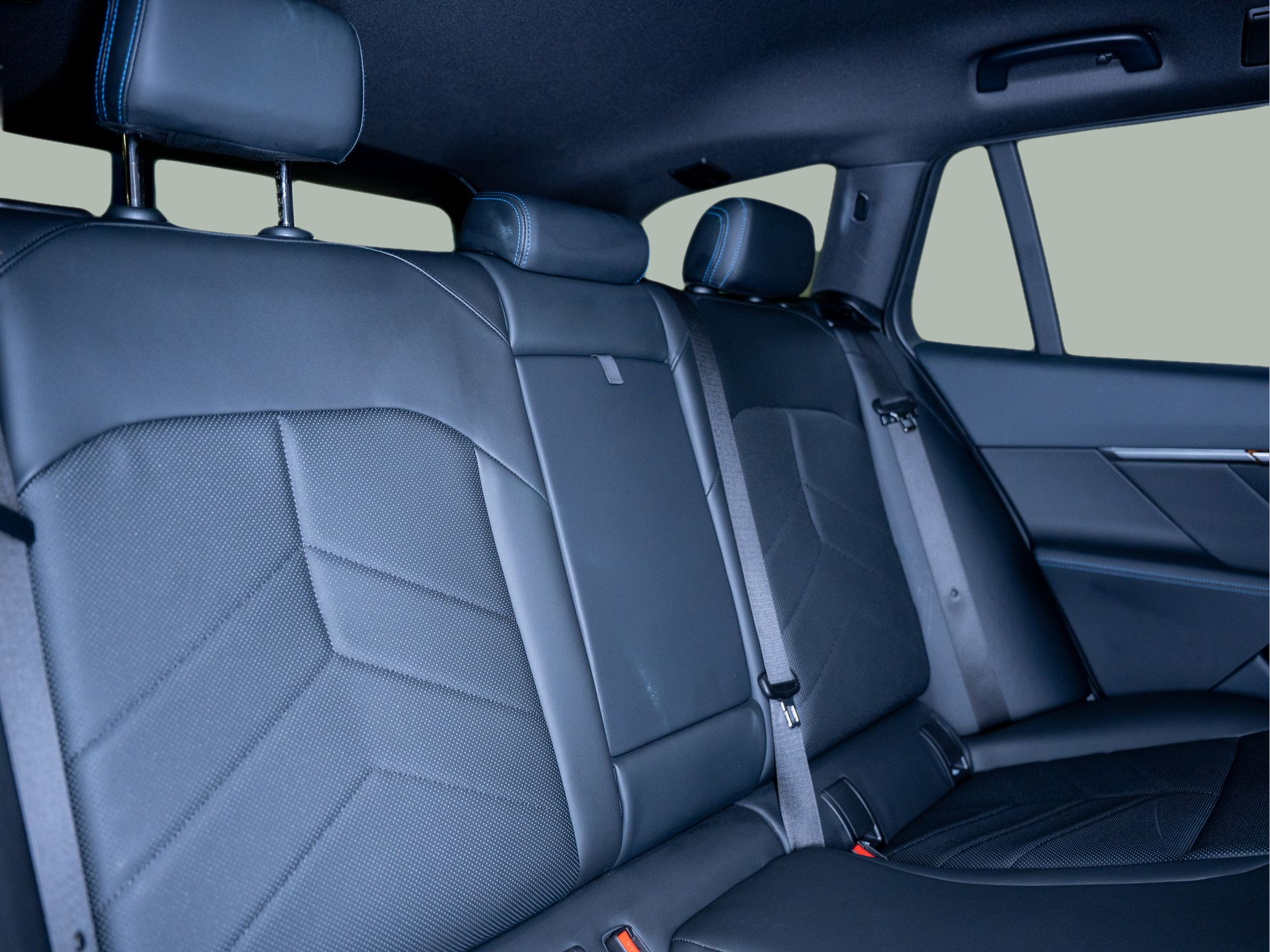 BMW Série 5 530e Touring color Negro. Año 2025. 220KW(299CV). Elétrico / Gasolina Híbrido. En concesionario Aníbal Carvalho & Filhos, S.A. de Santarém