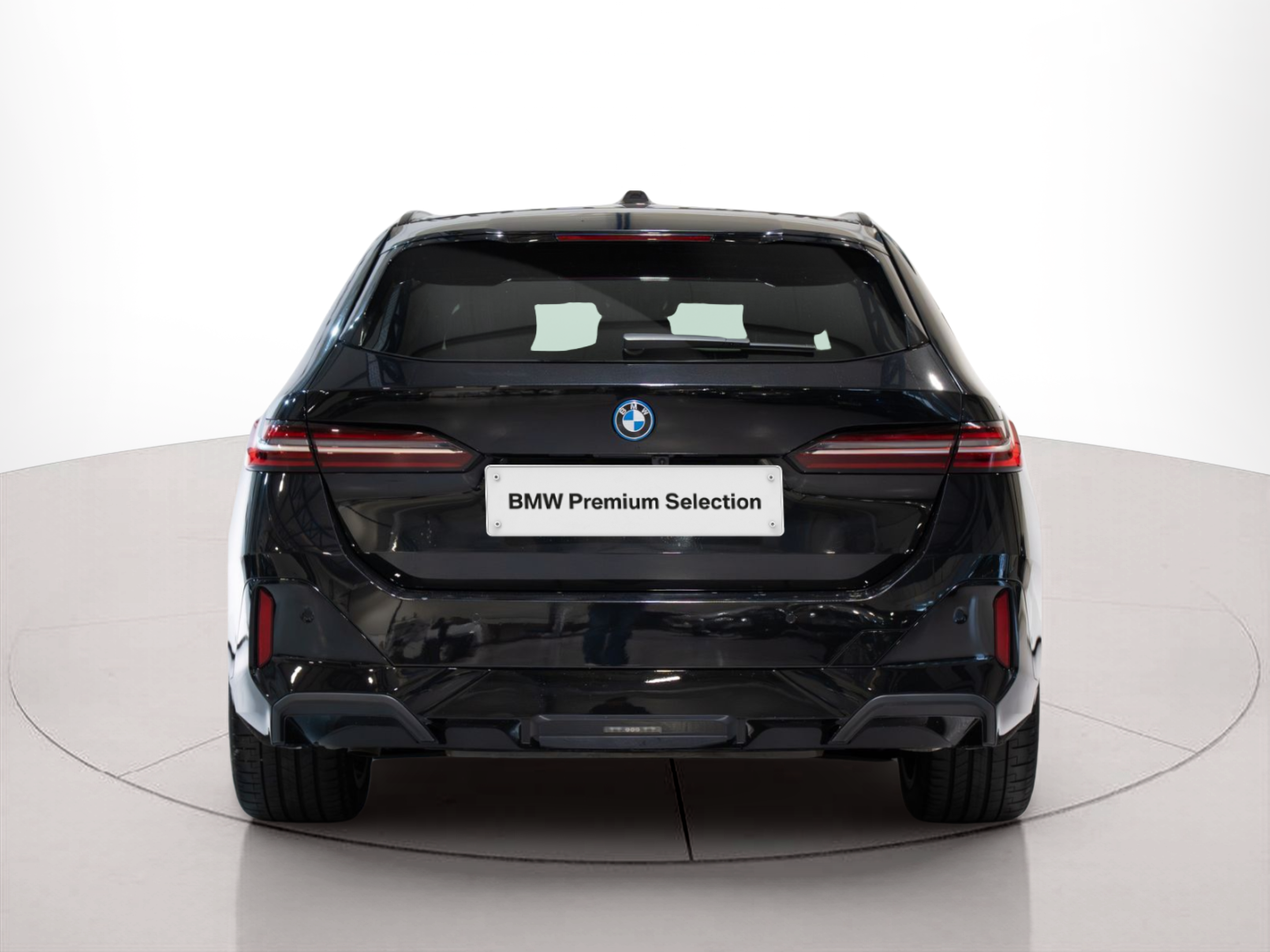 BMW Série 5 530e Touring color Negro. Año 2025. 220KW(299CV). Elétrico / Gasolina Híbrido. En concesionario Aníbal Carvalho & Filhos, S.A. de Santarém