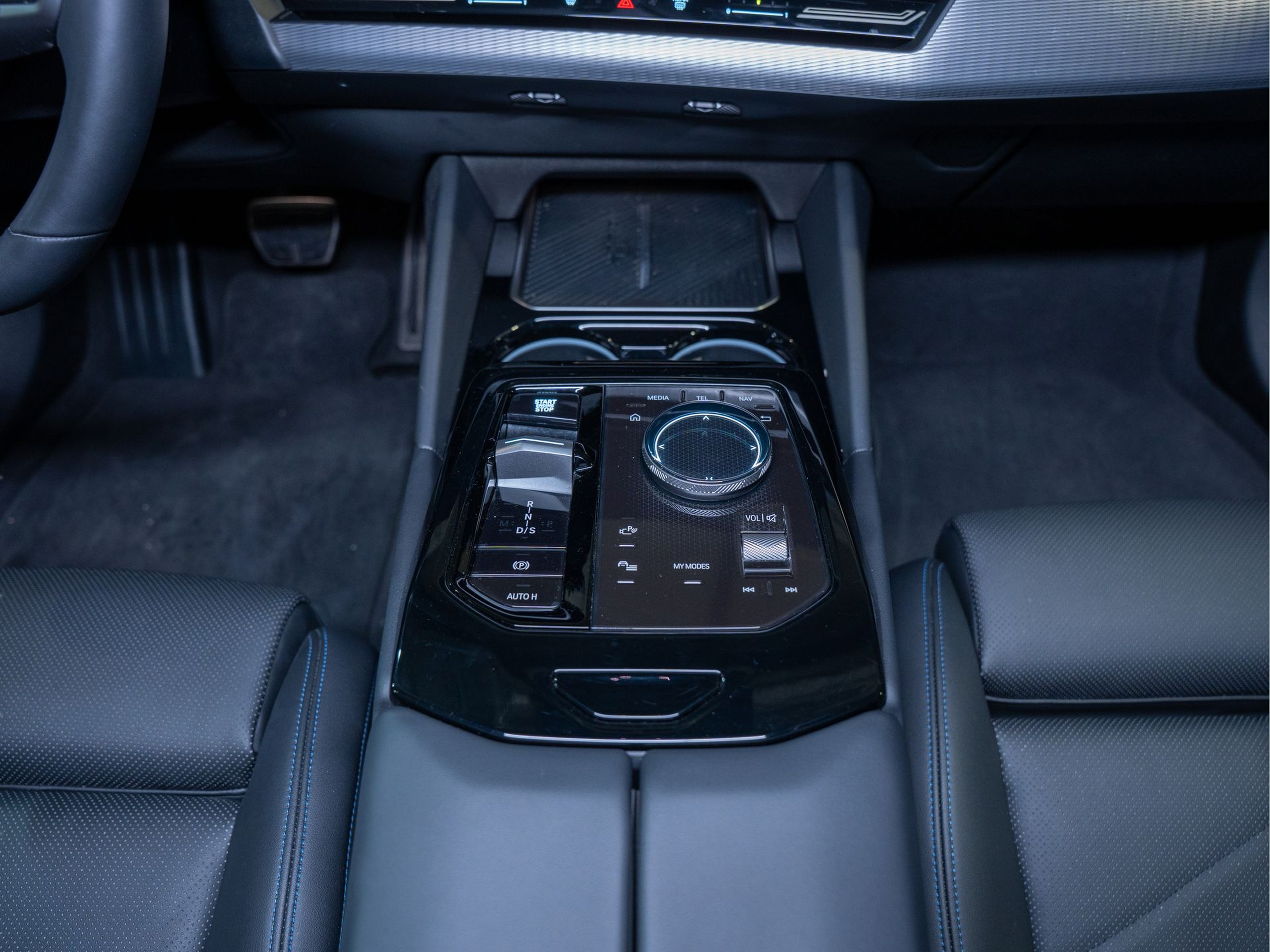 BMW Série 5 530e Touring color Negro. Año 2025. 220KW(299CV). Elétrico / Gasolina Híbrido. En concesionario Aníbal Carvalho & Filhos, S.A. de Santarém