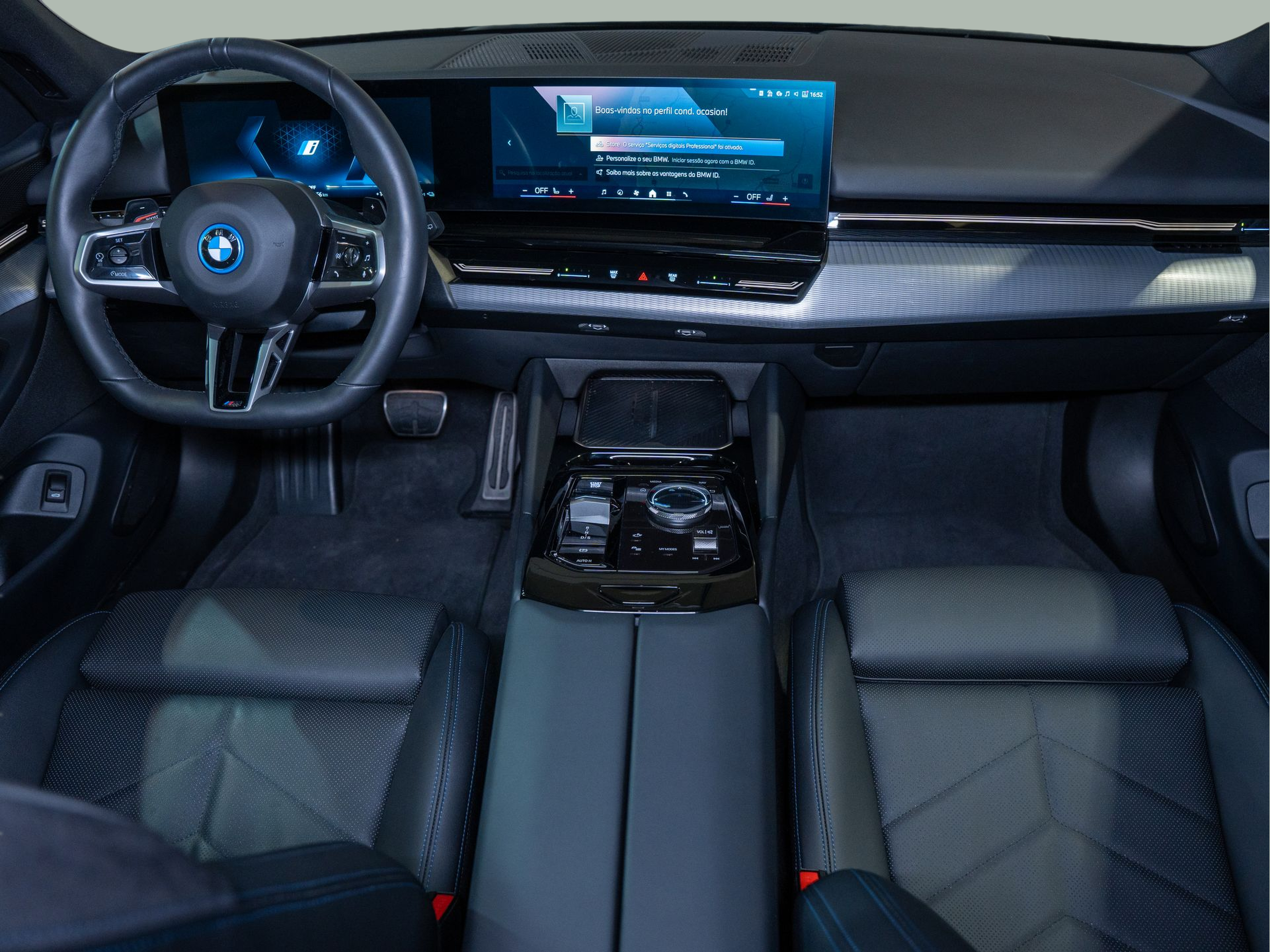 BMW Série 5 530e Touring color Negro. Año 2025. 220KW(299CV). Elétrico / Gasolina Híbrido. En concesionario Aníbal Carvalho & Filhos, S.A. de Santarém