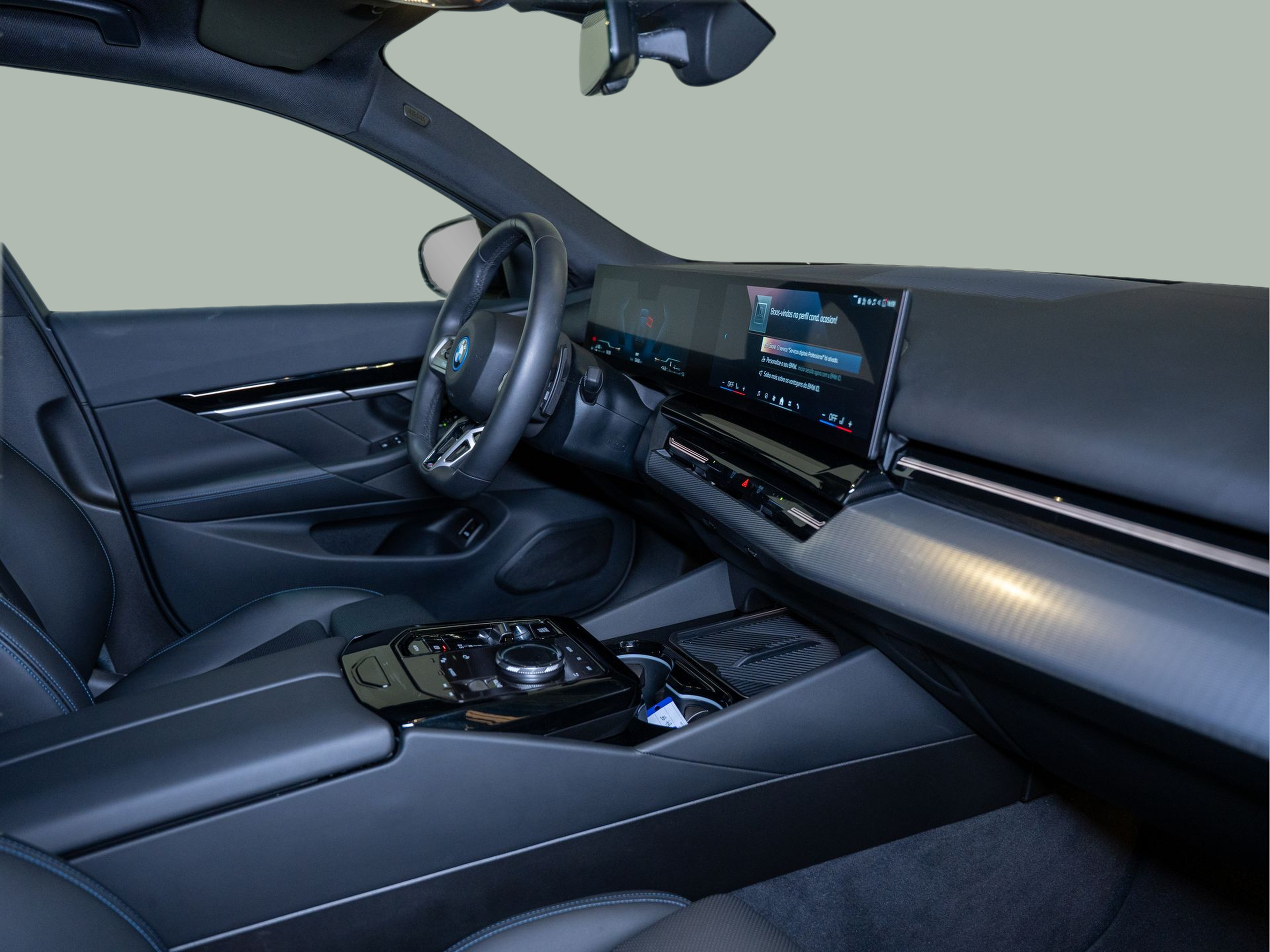 BMW Série 5 530e Touring color Negro. Año 2025. 220KW(299CV). Elétrico / Gasolina Híbrido. En concesionario Aníbal Carvalho & Filhos, S.A. de Santarém