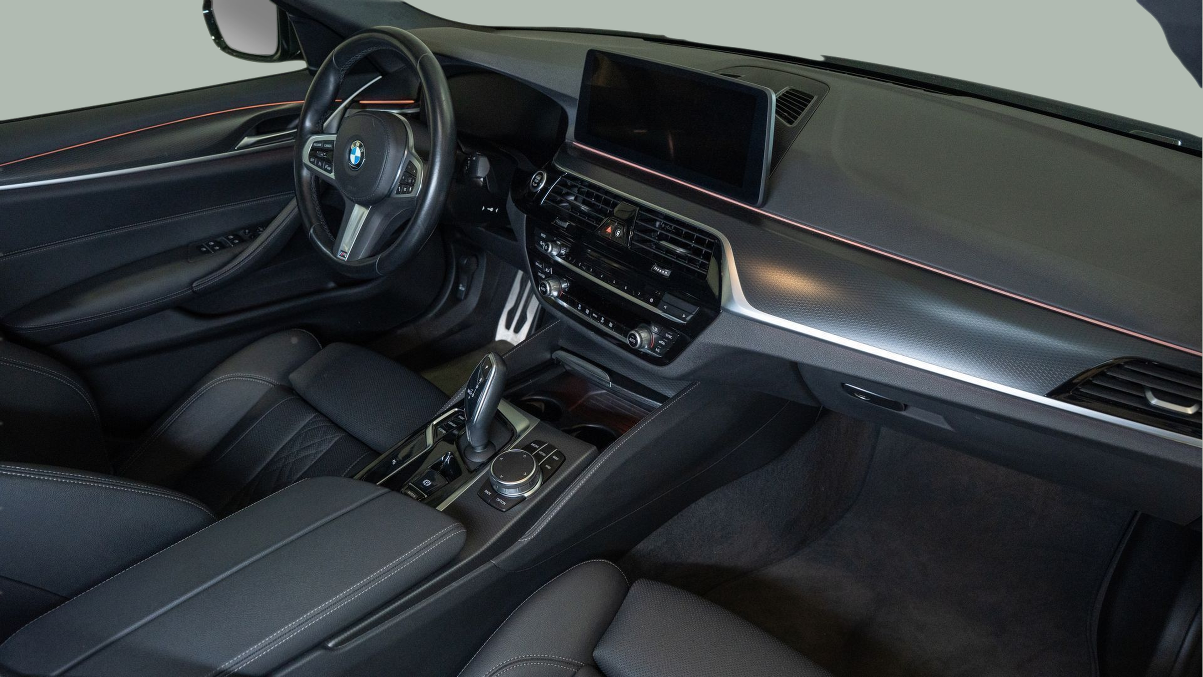 BMW Série 5 520d Berlina color Gris. Año 2023. 140KW(190CV). Diesel. En concesionario Aníbal Carvalho & Filhos, S.A. de Santarém