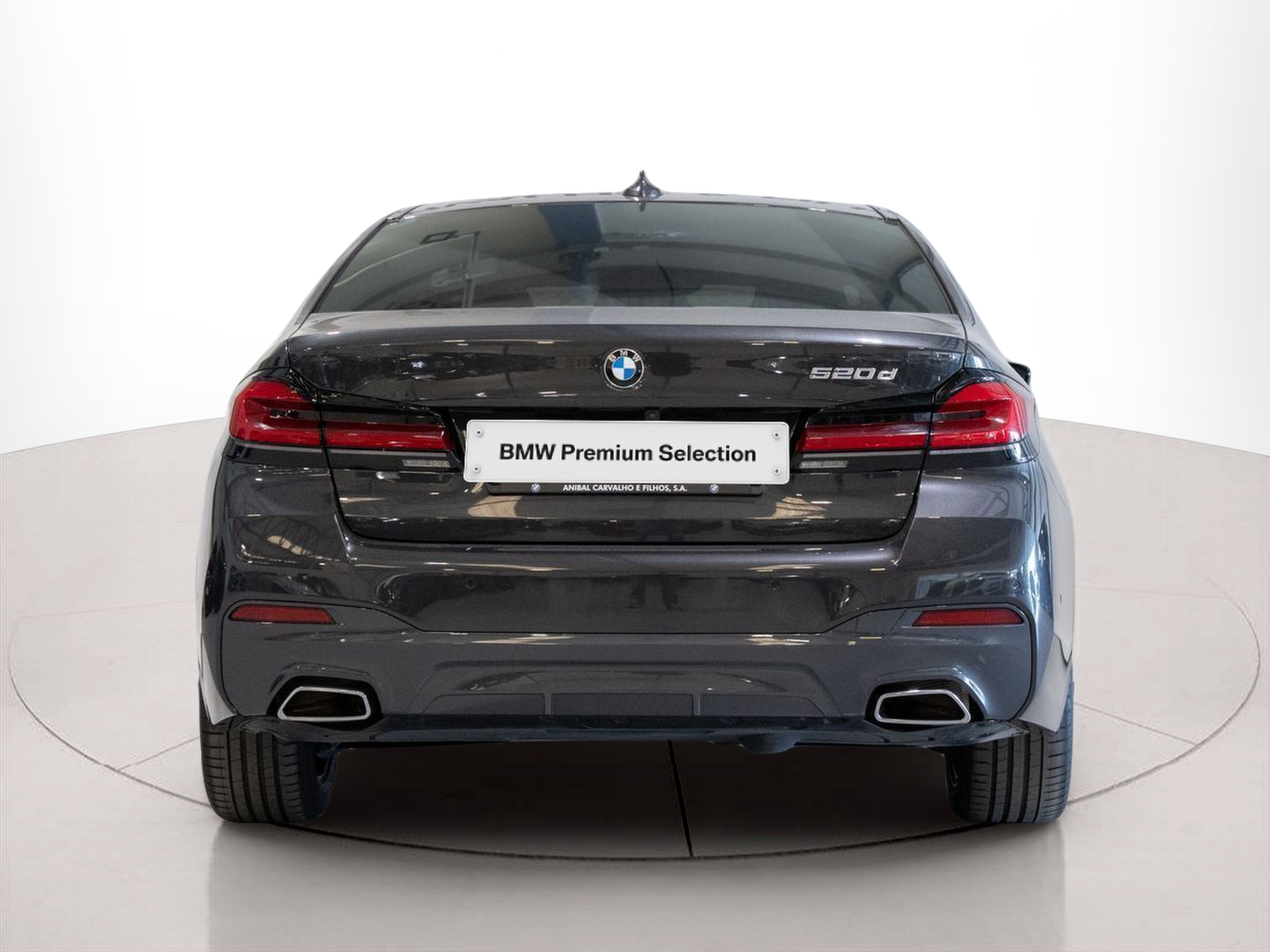 BMW Série 5 520d Berlina color Gris. Año 2023. 140KW(190CV). Diesel. En concesionario Aníbal Carvalho & Filhos, S.A. de Santarém