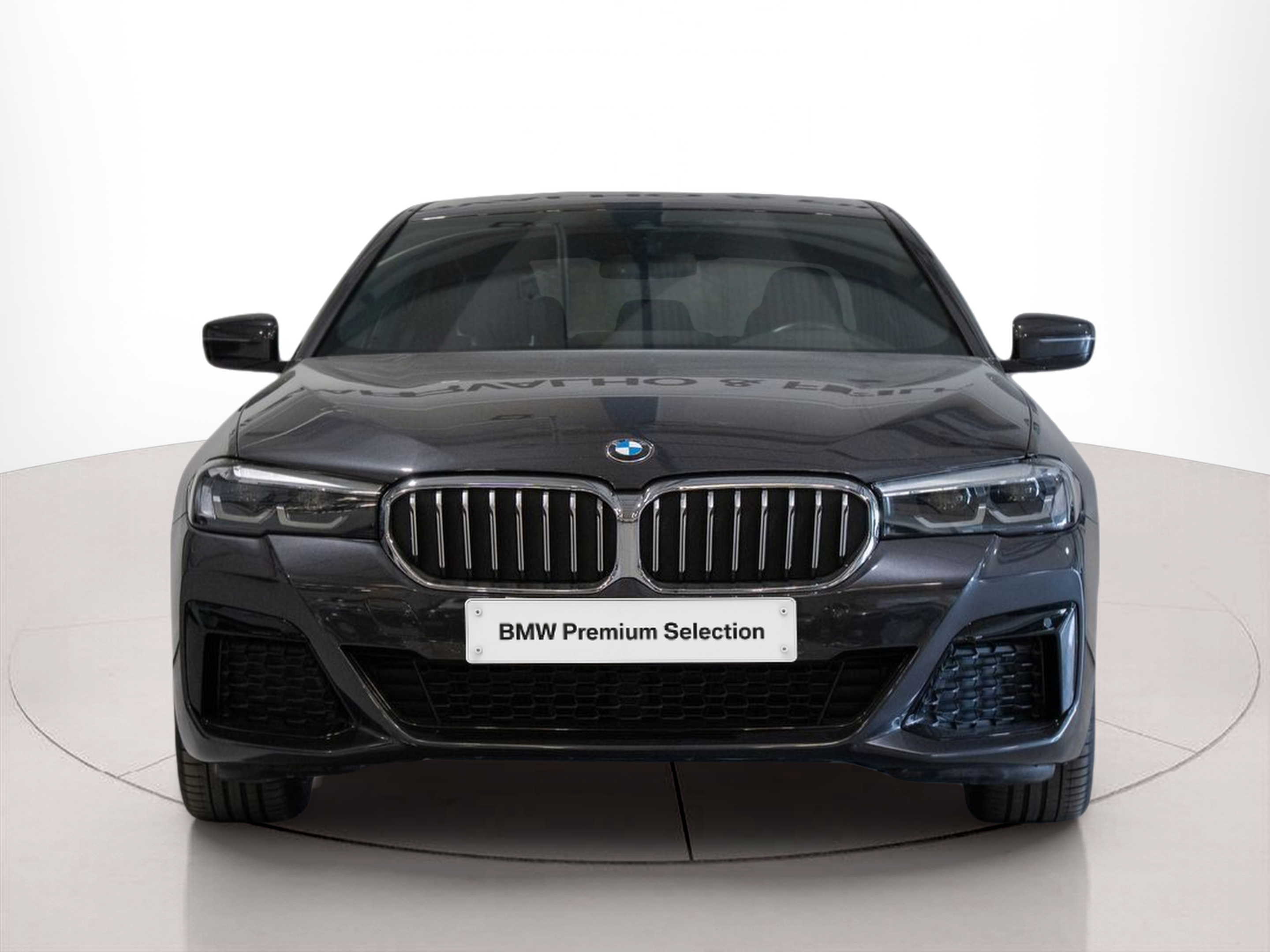 Fotos de BMW Série 5 520d Berlina color Gris. Año 2023. 140KW(190CV). Diesel. En concesionario Aníbal Carvalho & Filhos, S.A. de Santarém