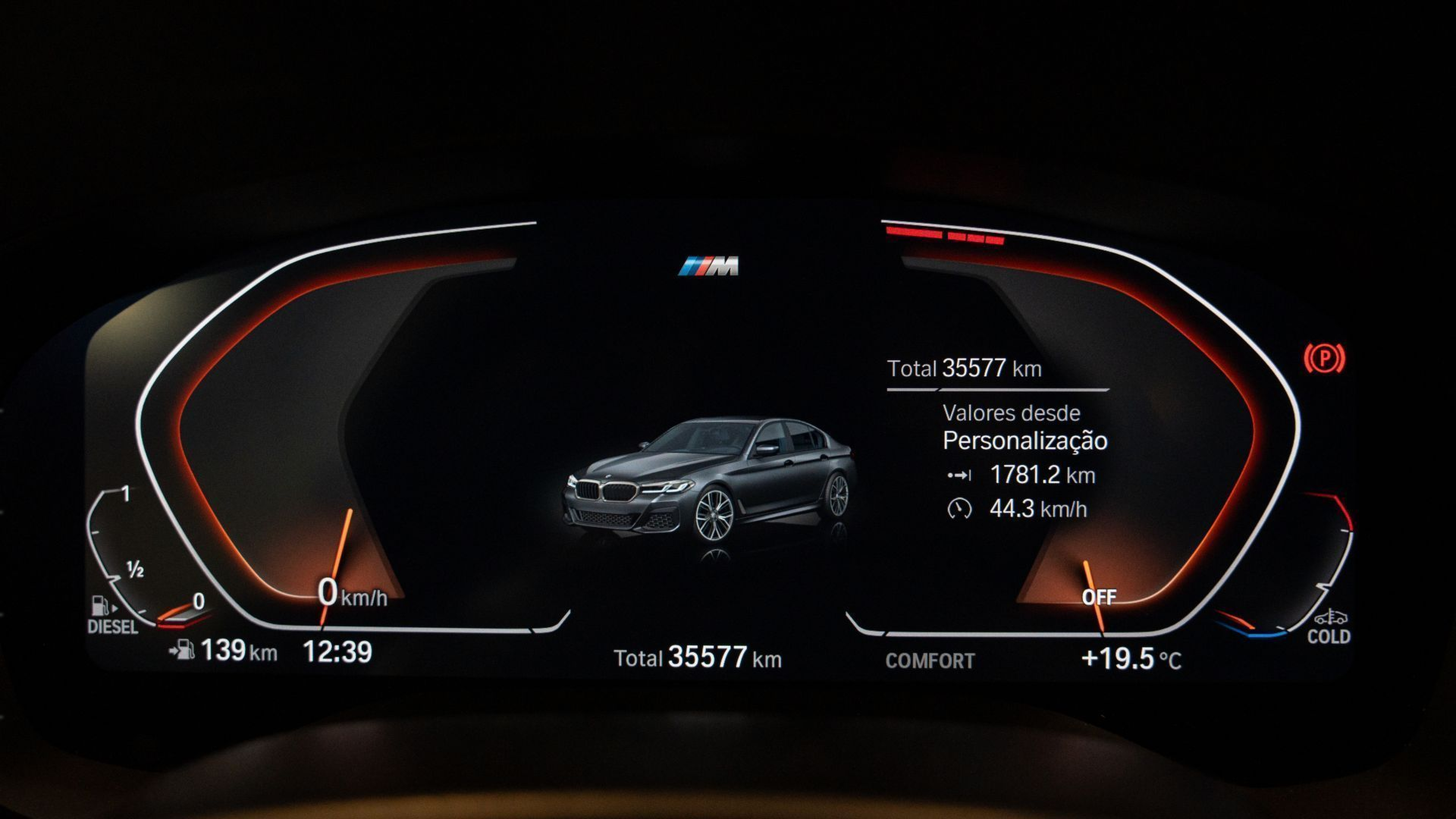 BMW Série 5 520d Berlina color Gris. Año 2023. 140KW(190CV). Diesel. En concesionario Aníbal Carvalho & Filhos, S.A. de Santarém