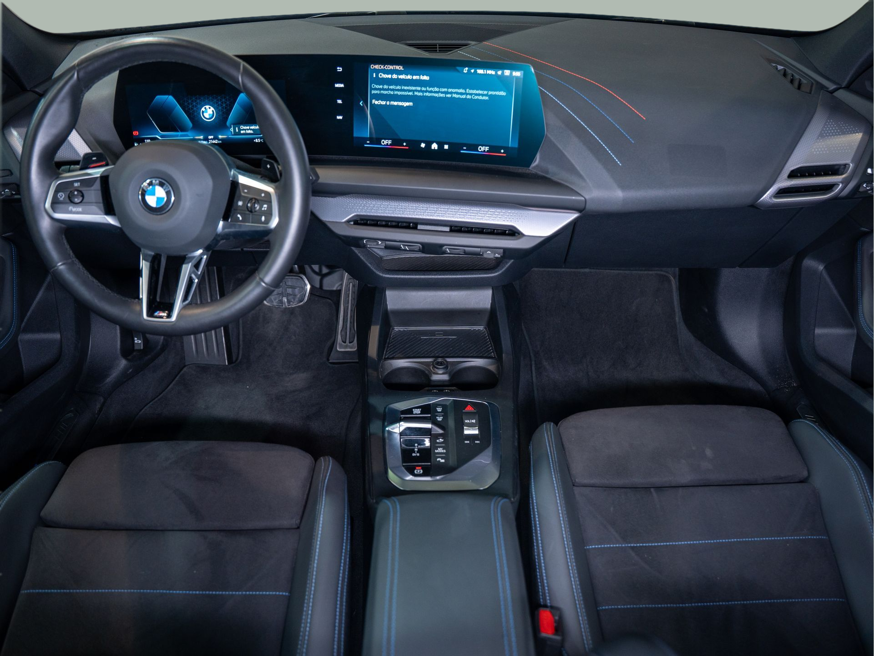 BMW Série 1 116i color Azul. Año 2025. 90KW(122CV). Gasolina. En concesionario Aníbal Carvalho & Filhos, S.A. de Santarém