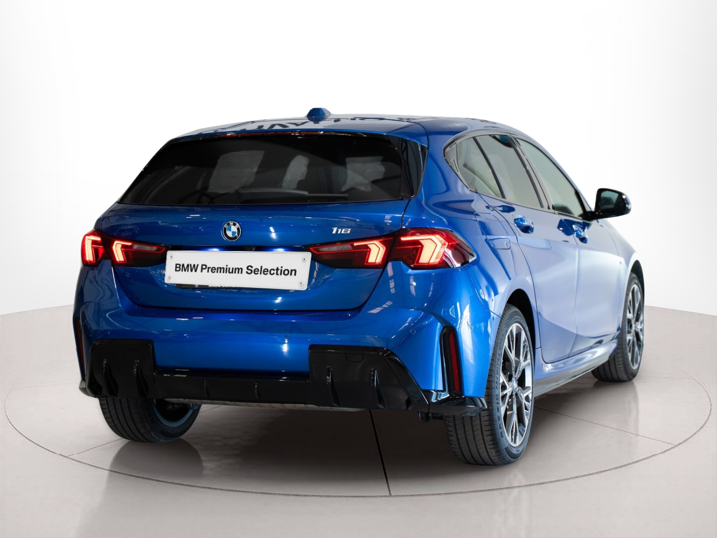 BMW Série 1 116i color Azul. Año 2025. 90KW(122CV). Gasolina. En concesionario Aníbal Carvalho & Filhos, S.A. de Santarém