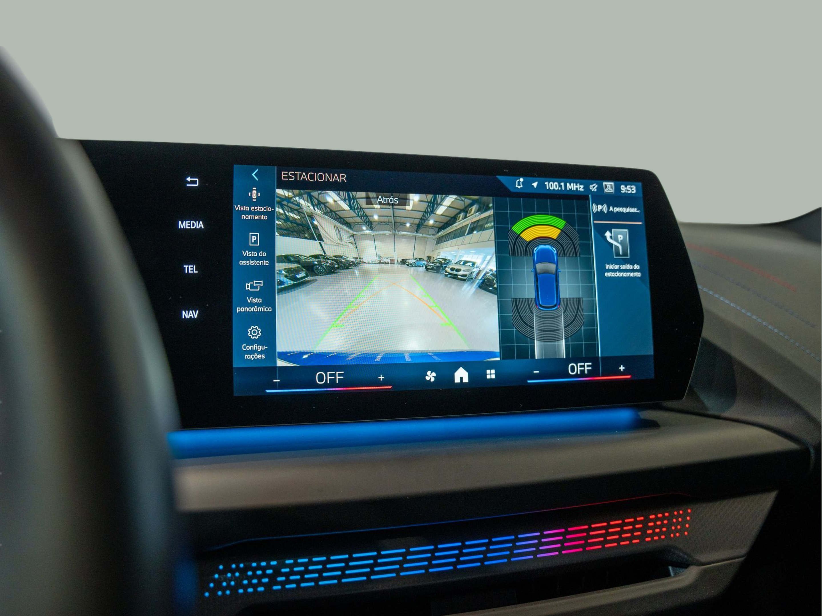 BMW Série 1 116i color Azul. Año 2025. 90KW(122CV). Gasolina. En concesionario Aníbal Carvalho & Filhos, S.A. de Santarém