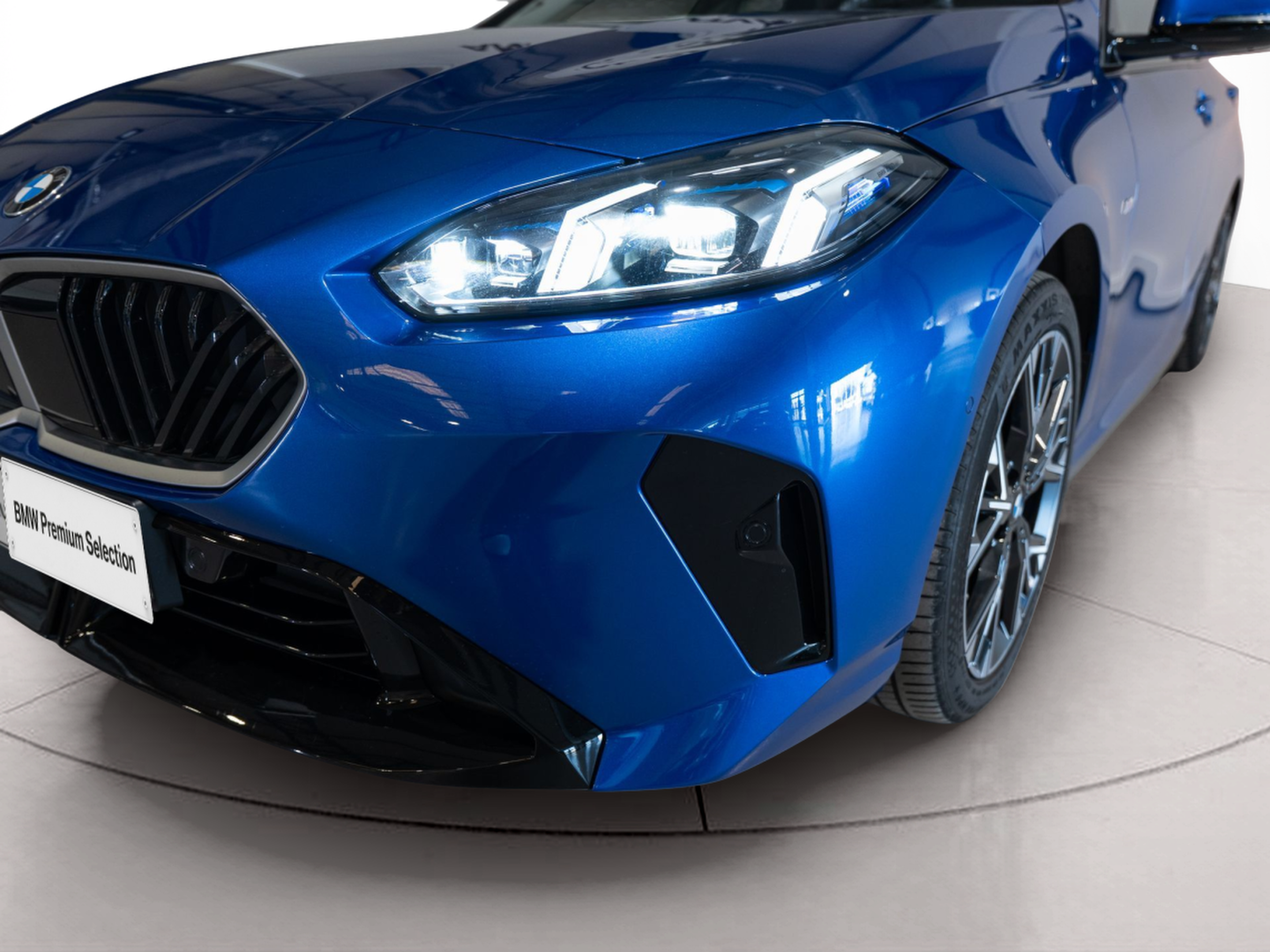 BMW Série 1 116i color Azul. Año 2025. 90KW(122CV). Gasolina. En concesionario Aníbal Carvalho & Filhos, S.A. de Santarém