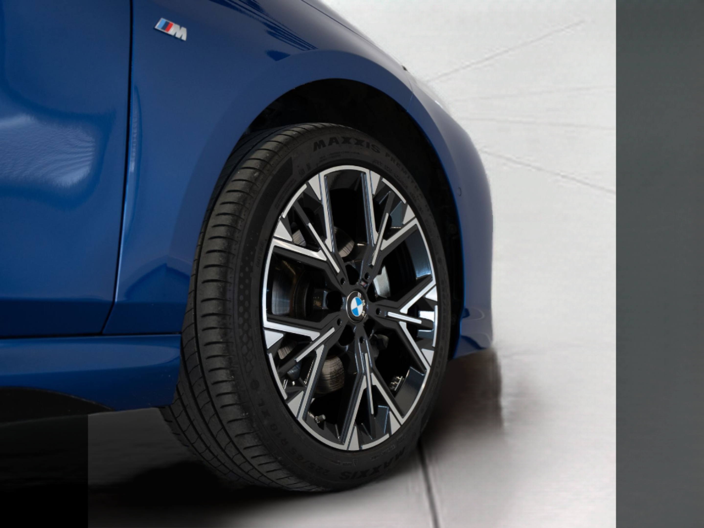 BMW Série 1 116i color Azul. Año 2025. 90KW(122CV). Gasolina. En concesionario Aníbal Carvalho & Filhos, S.A. de Santarém