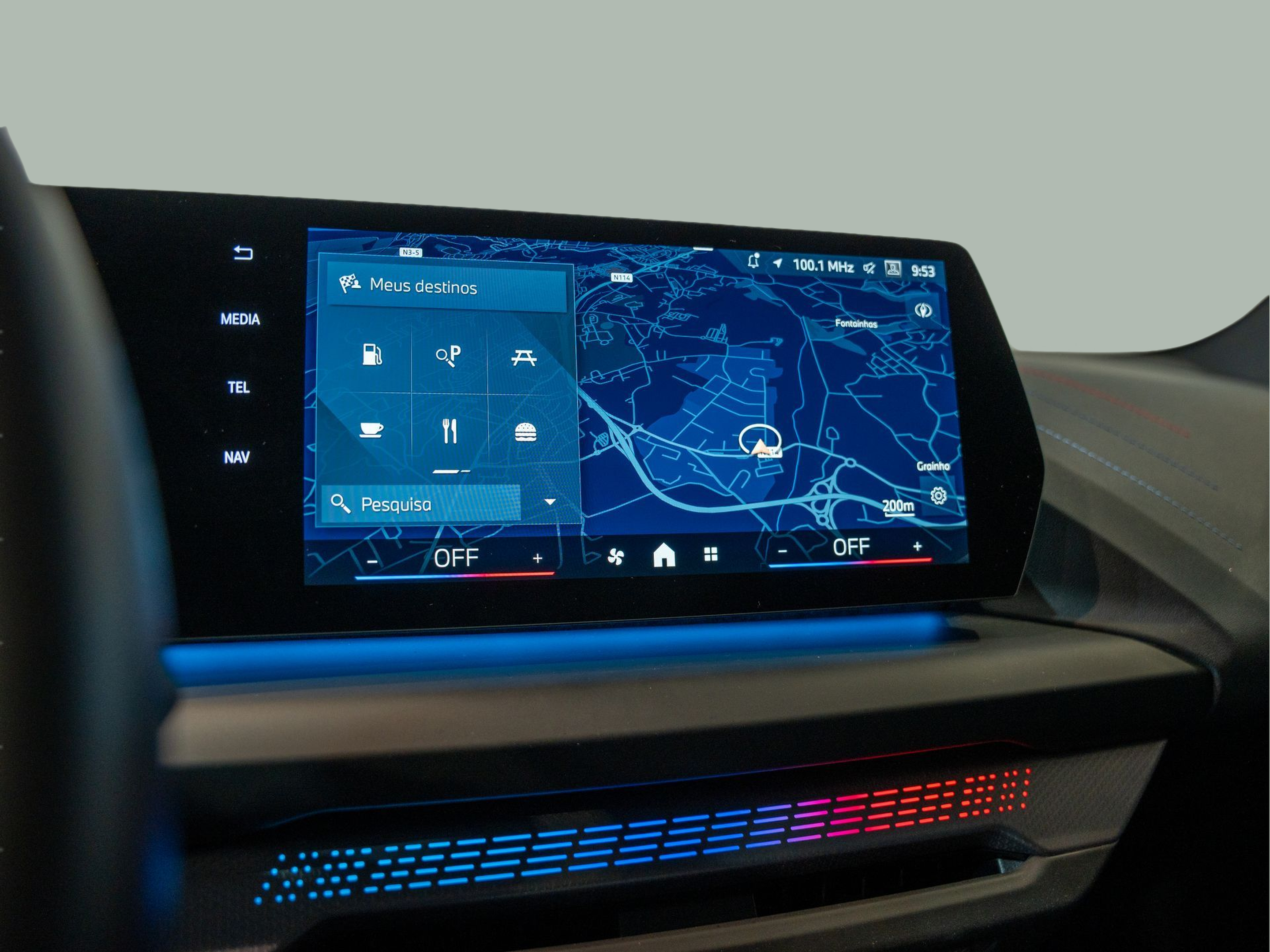 BMW Série 1 116i color Azul. Año 2025. 90KW(122CV). Gasolina. En concesionario Aníbal Carvalho & Filhos, S.A. de Santarém