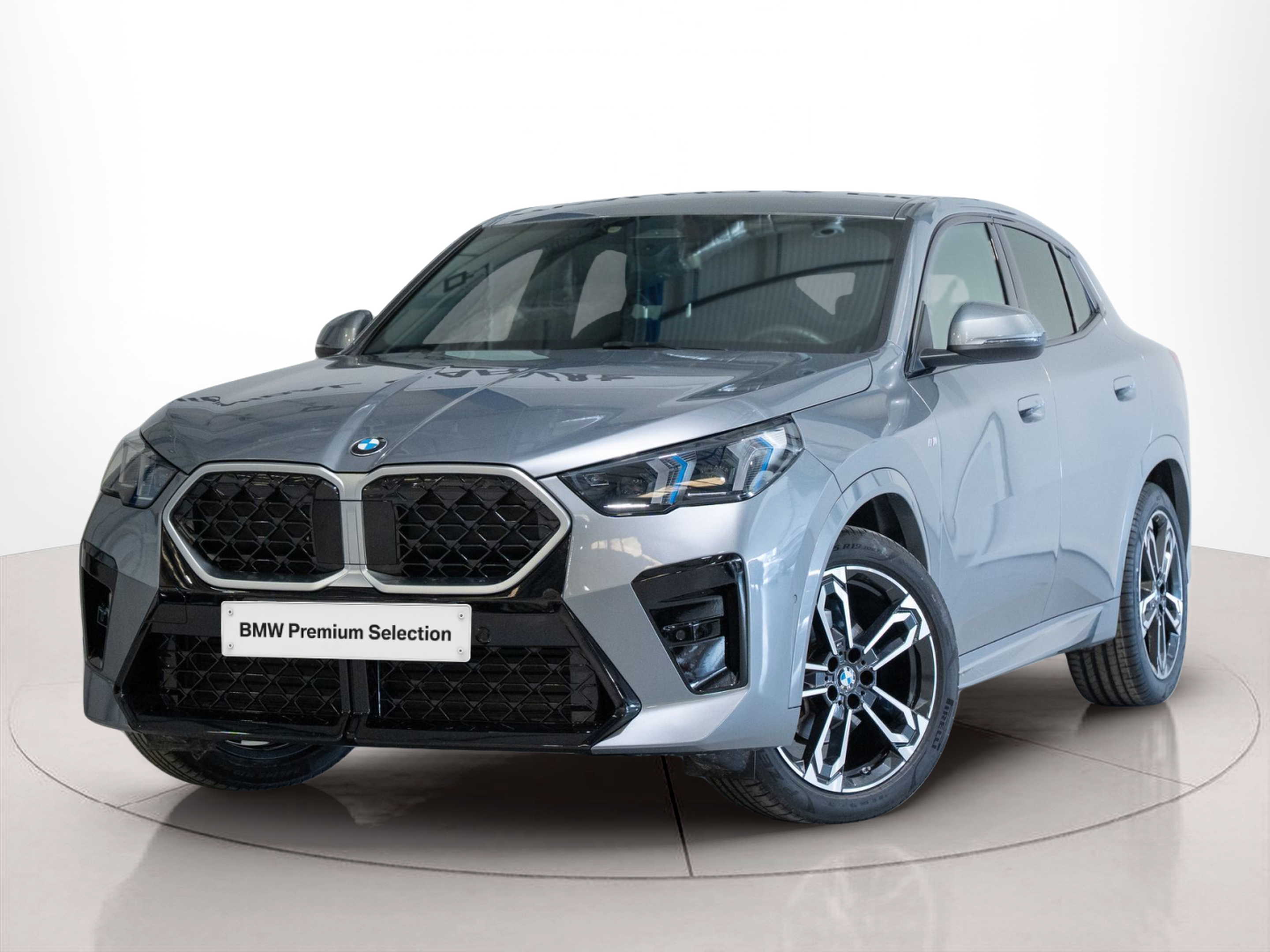 Fotos de BMW X2 sDrive18d color Gris. Año 2025. 110KW(150CV). Diesel. En concesionario Aníbal Carvalho & Filhos, S.A. de Santarém