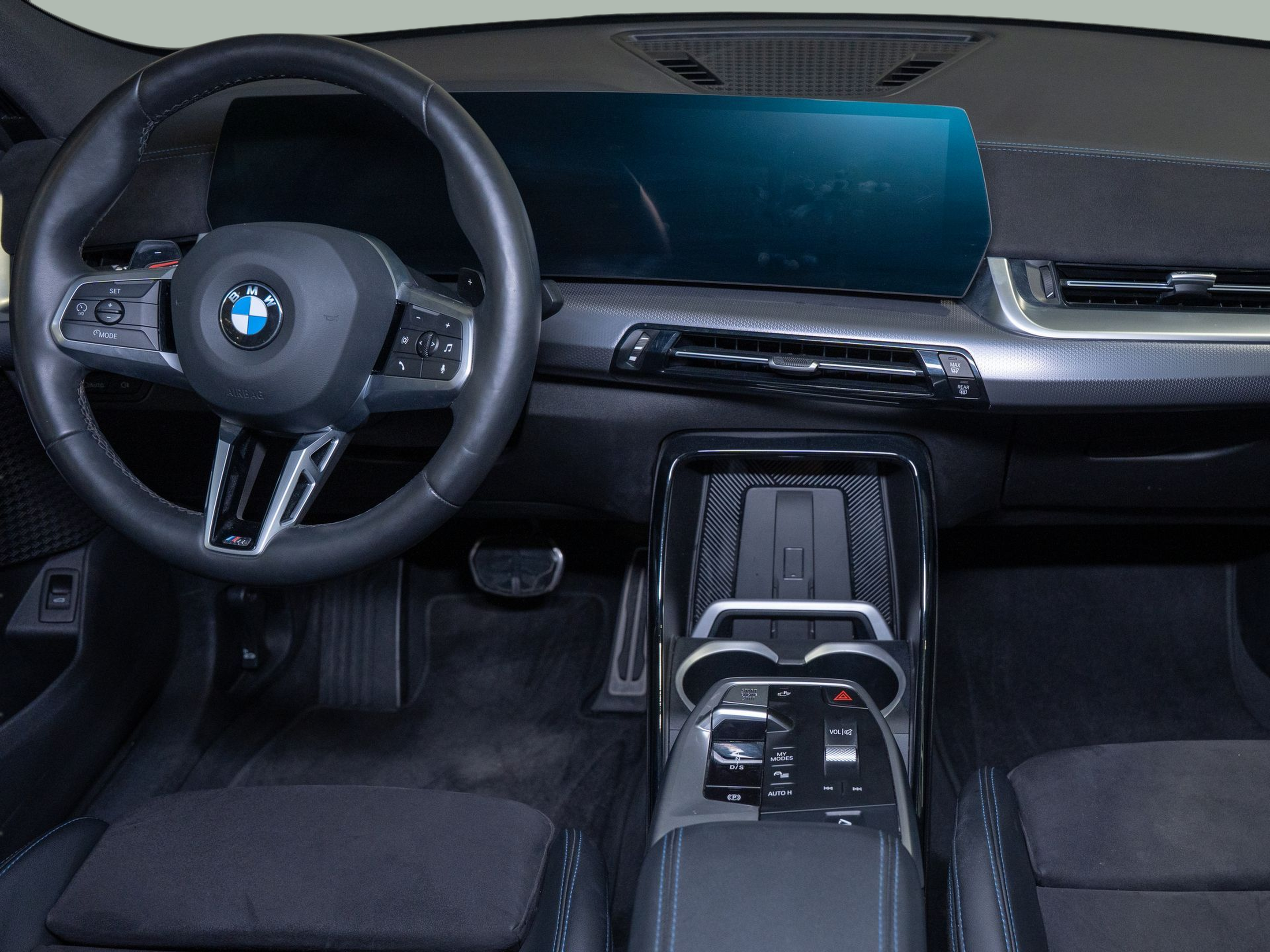 BMW X2 sDrive18d color Gris. Año 2025. 110KW(150CV). Diesel. En concesionario Aníbal Carvalho & Filhos, S.A. de Santarém