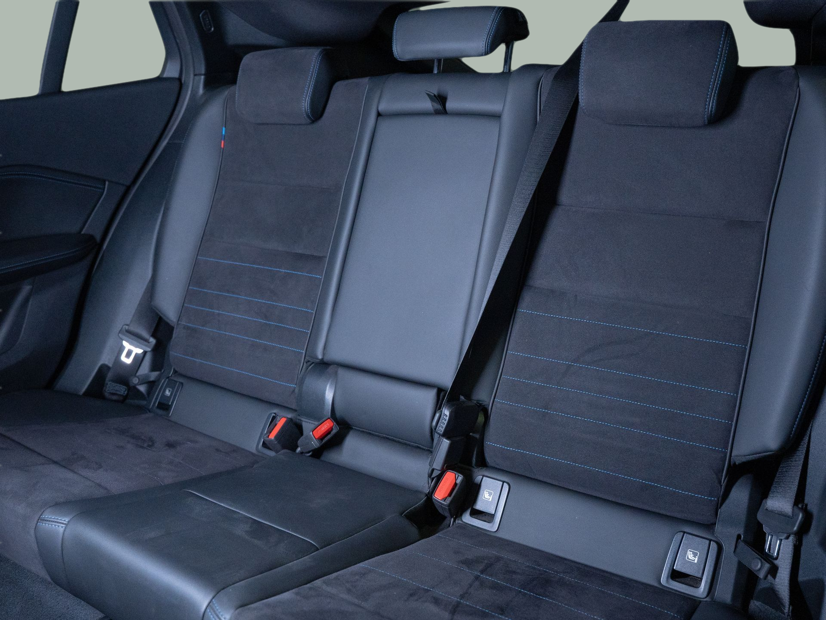 BMW X2 sDrive18d color Gris. Año 2025. 110KW(150CV). Diesel. En concesionario Aníbal Carvalho & Filhos, S.A. de Santarém