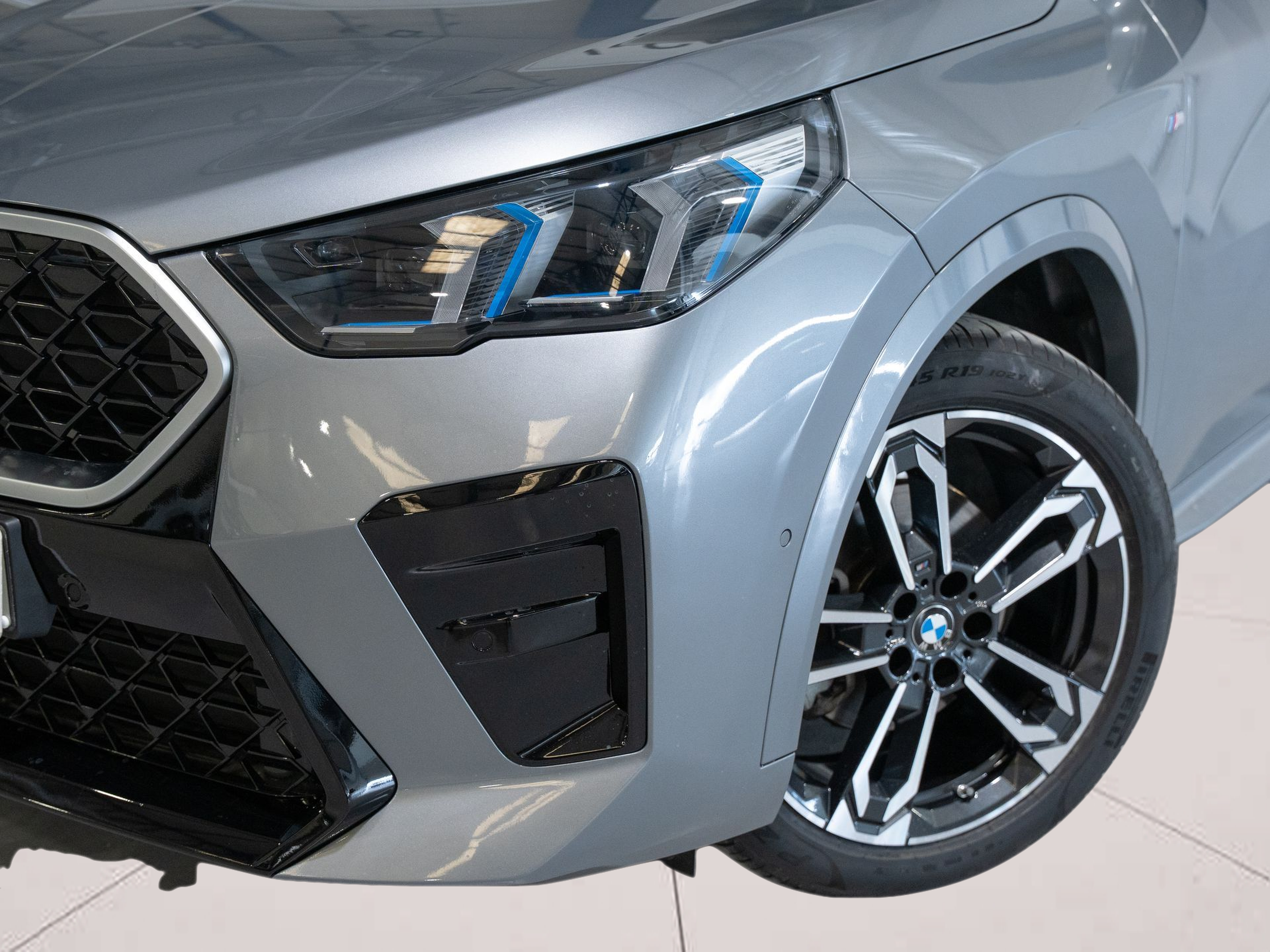 BMW X2 sDrive18d color Gris. Año 2025. 110KW(150CV). Diesel. En concesionario Aníbal Carvalho & Filhos, S.A. de Santarém