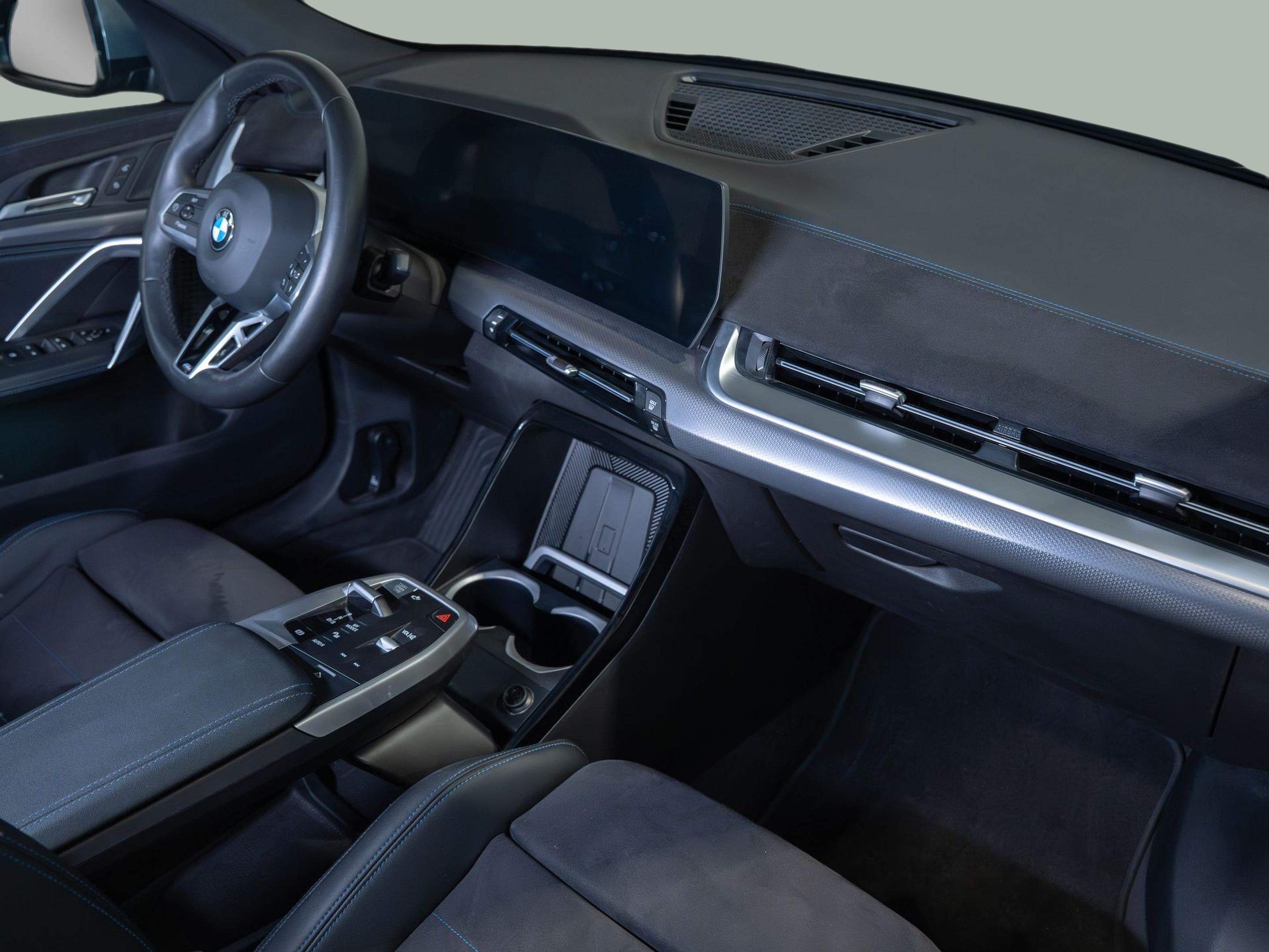 BMW X2 sDrive18d color Gris. Año 2025. 110KW(150CV). Diesel. En concesionario Aníbal Carvalho & Filhos, S.A. de Santarém