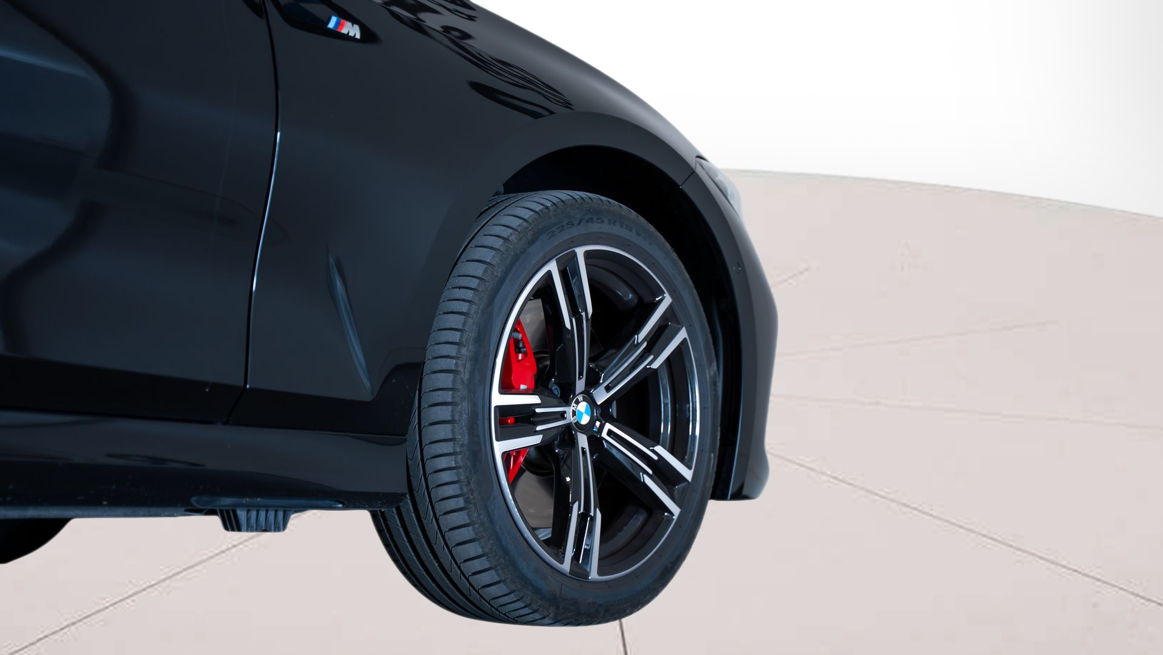 BMW Série 3 330e Touring color Negro. Año 2024. 215KW(292CV). Elétrico / Gasolina Híbrido. En concesionario Aníbal Carvalho & Filhos, S.A. de Santarém
