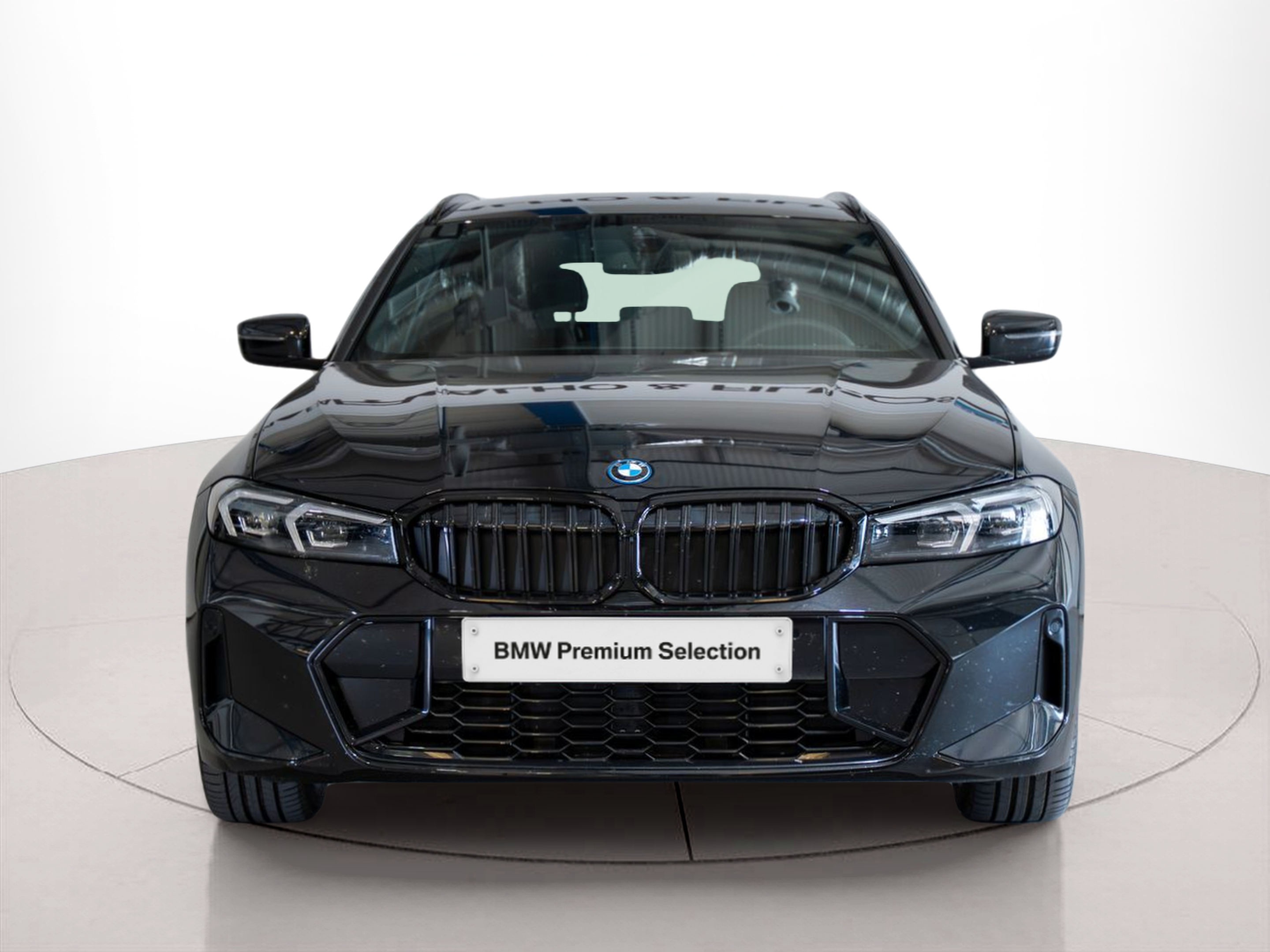 Fotos de BMW Série 3 330e Touring color Negro. Año 2024. 215KW(292CV). Elétrico / Gasolina Híbrido. En concesionario Aníbal Carvalho & Filhos, S.A. de Santarém