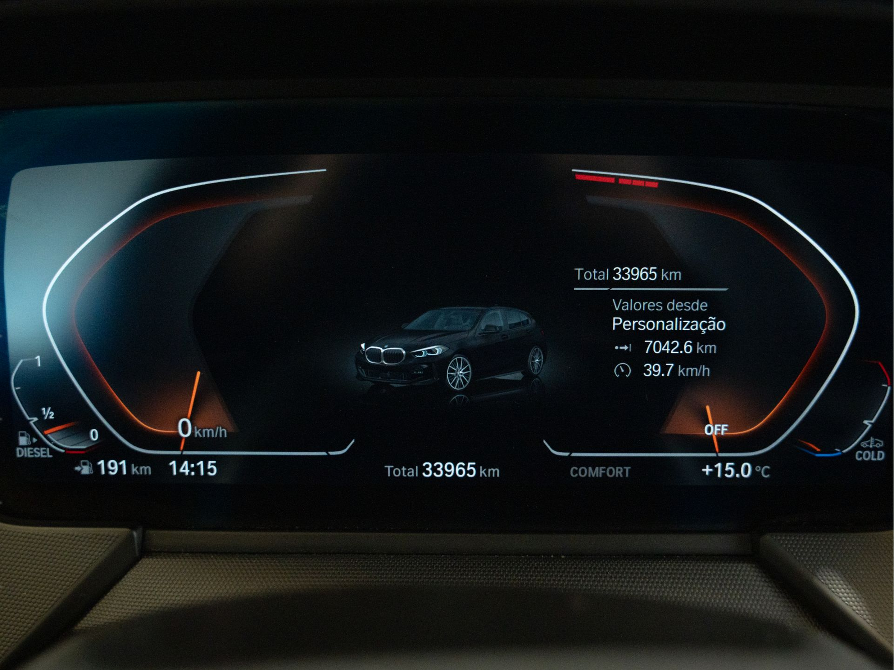 BMW Série 1 116d color Negro. Año 2024. 85KW(116CV). Diesel. En concesionario Aníbal Carvalho & Filhos, S.A. de Santarém