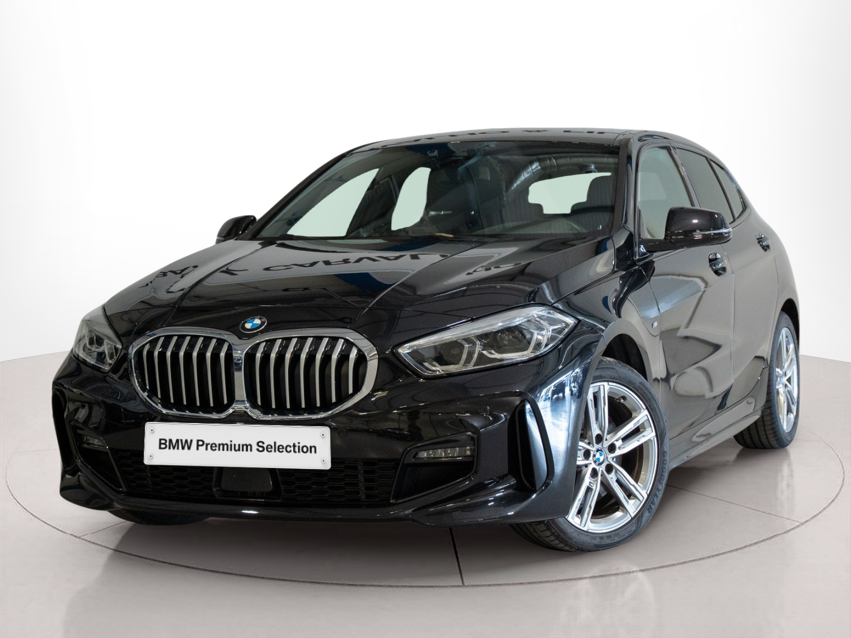 Fotos de BMW Série 1 116d color Negro. Año 2024. 85KW(116CV). Diesel. En concesionario Aníbal Carvalho & Filhos, S.A. de Santarém