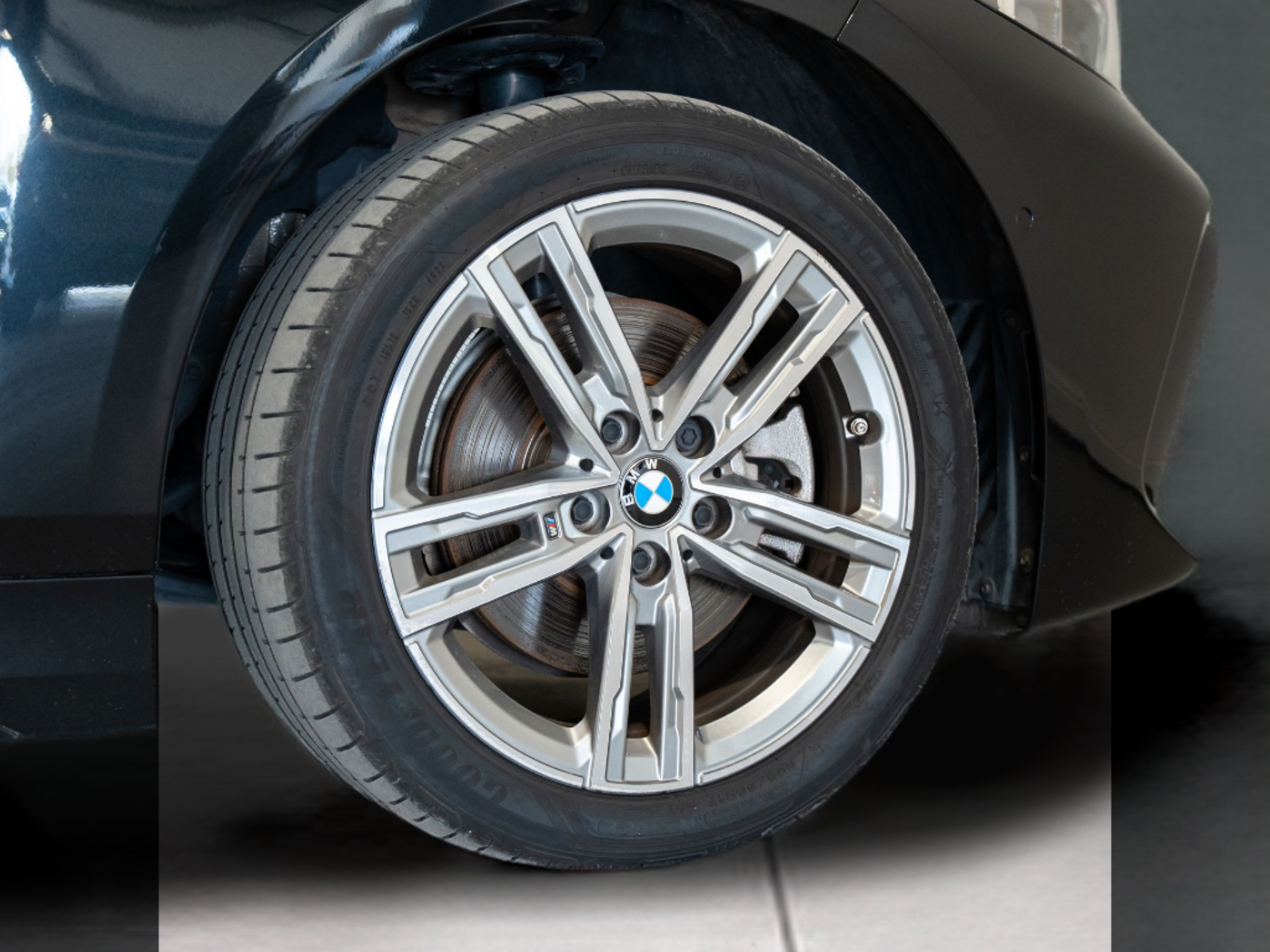 BMW Série 1 116d color Negro. Año 2024. 85KW(116CV). Diesel. En concesionario Aníbal Carvalho & Filhos, S.A. de Santarém