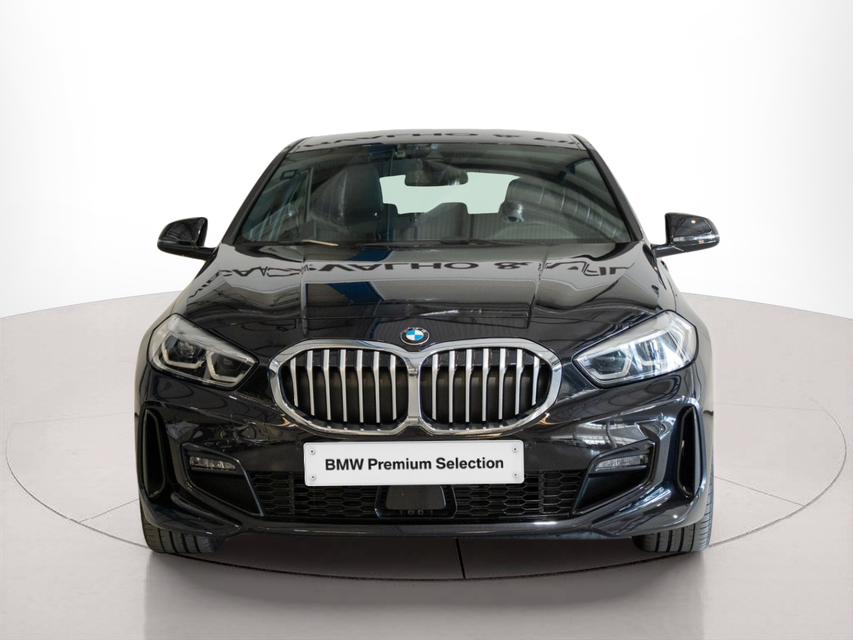 Fotos de BMW Série 1 116d color Negro. Año 2024. 85KW(116CV). Diesel. En concesionario Aníbal Carvalho & Filhos, S.A. de Santarém