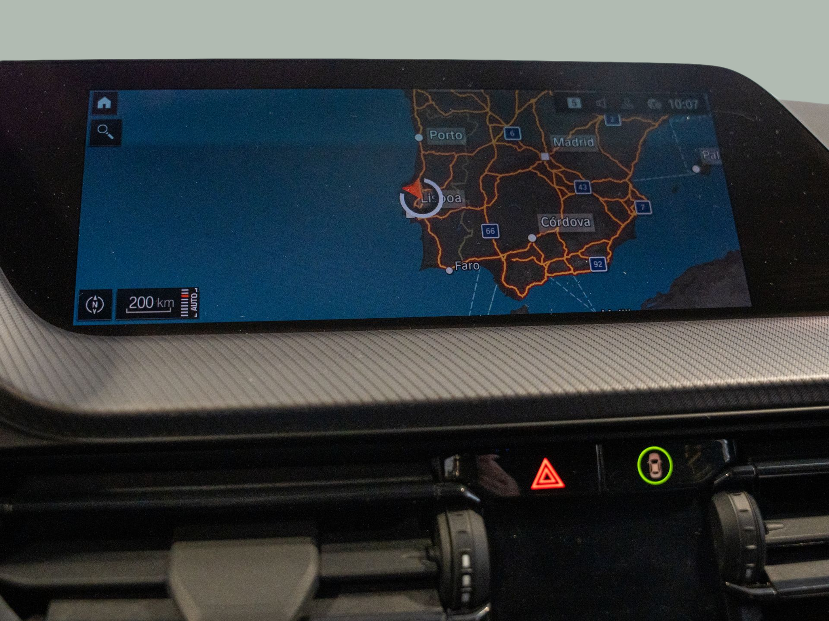 BMW Série 1 116d color Gris. Año 2024. 85KW(116CV). Diesel. En concesionario Aníbal Carvalho & Filhos, S.A. de Santarém