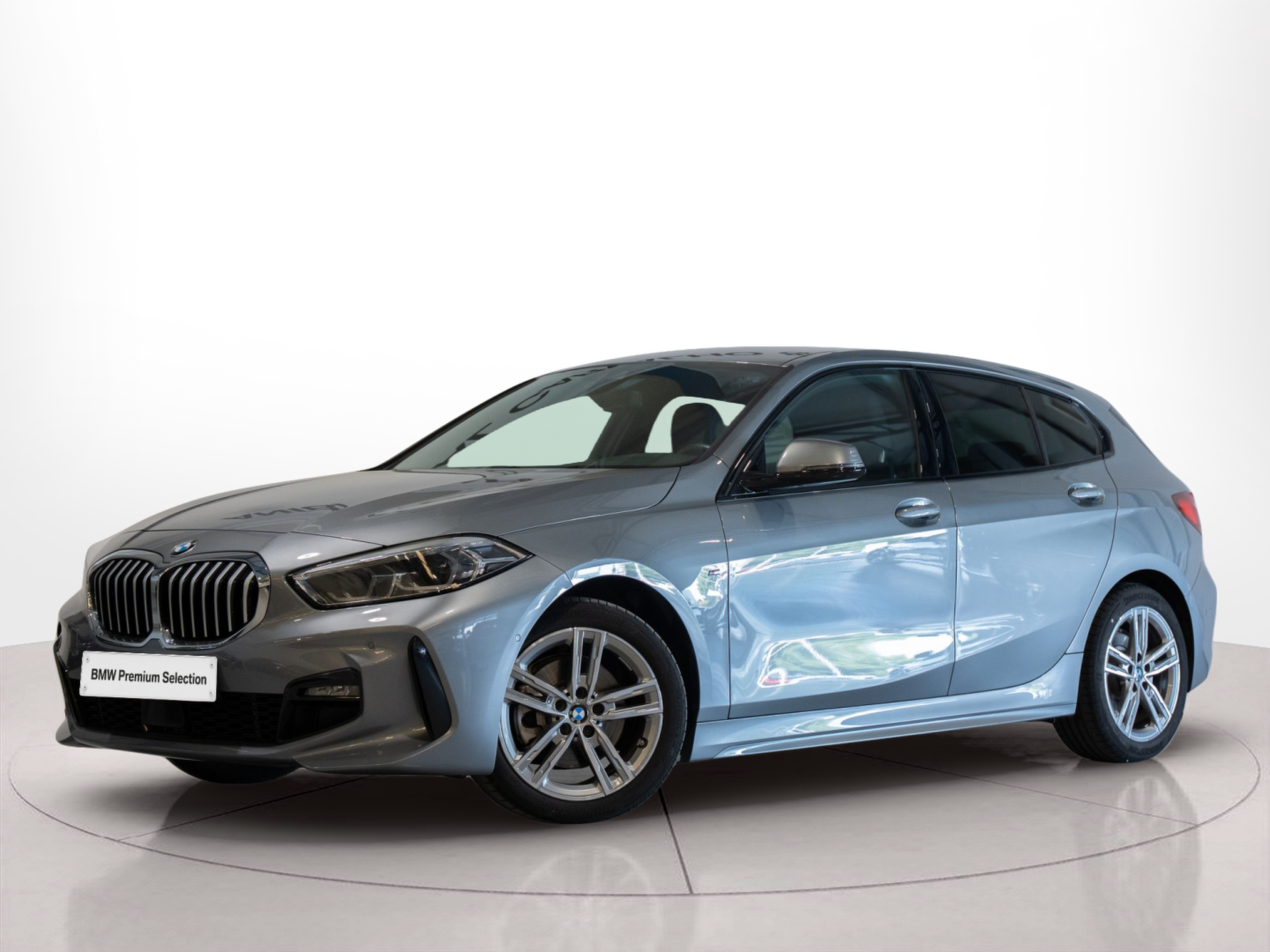 Fotos de BMW Série 1 116d color Gris. Año 2024. 85KW(116CV). Diesel. En concesionario Aníbal Carvalho & Filhos, S.A. de Santarém