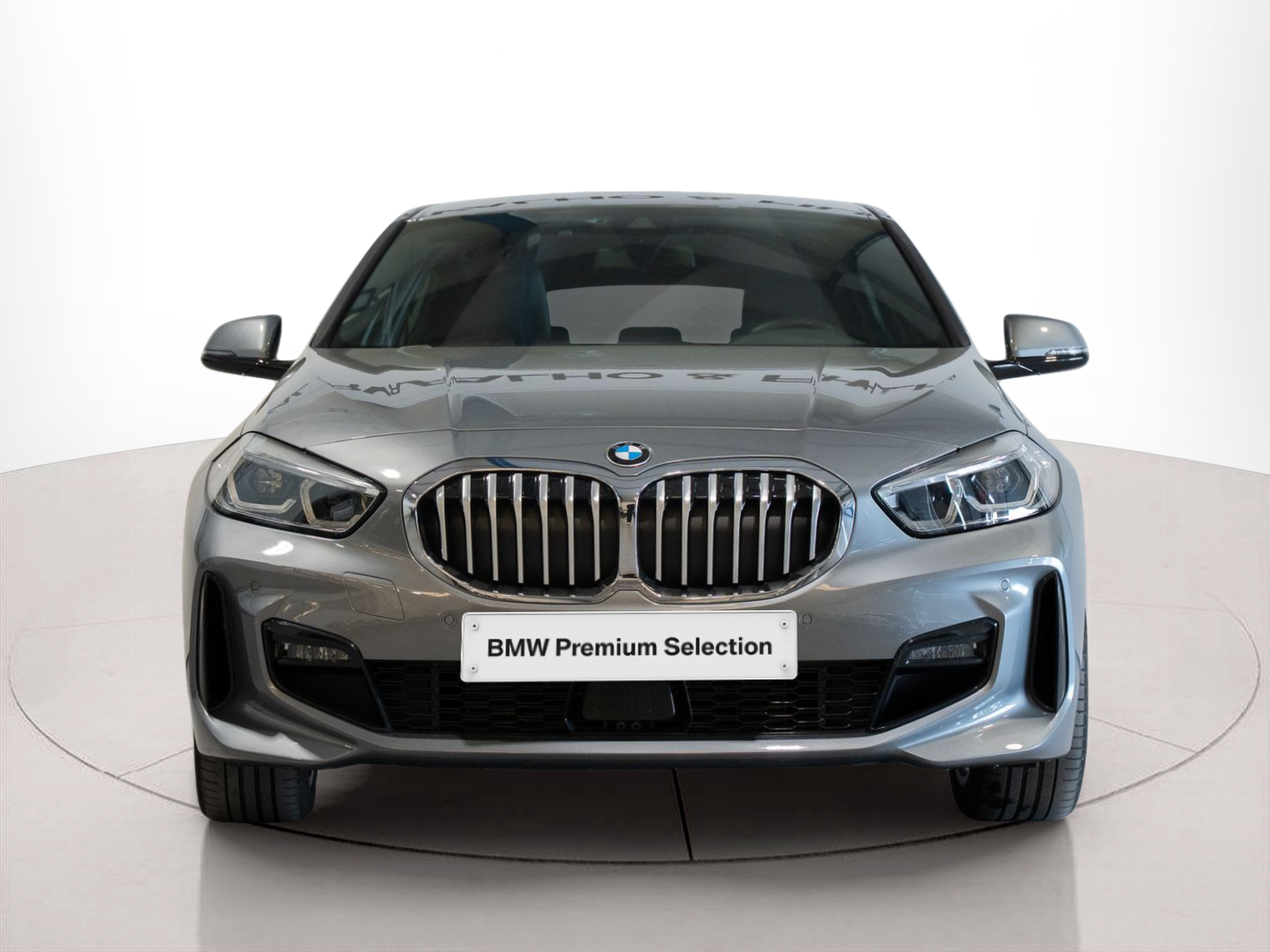 Fotos de BMW Série 1 116d color Gris. Año 2024. 85KW(116CV). Diesel. En concesionario Aníbal Carvalho & Filhos, S.A. de Santarém