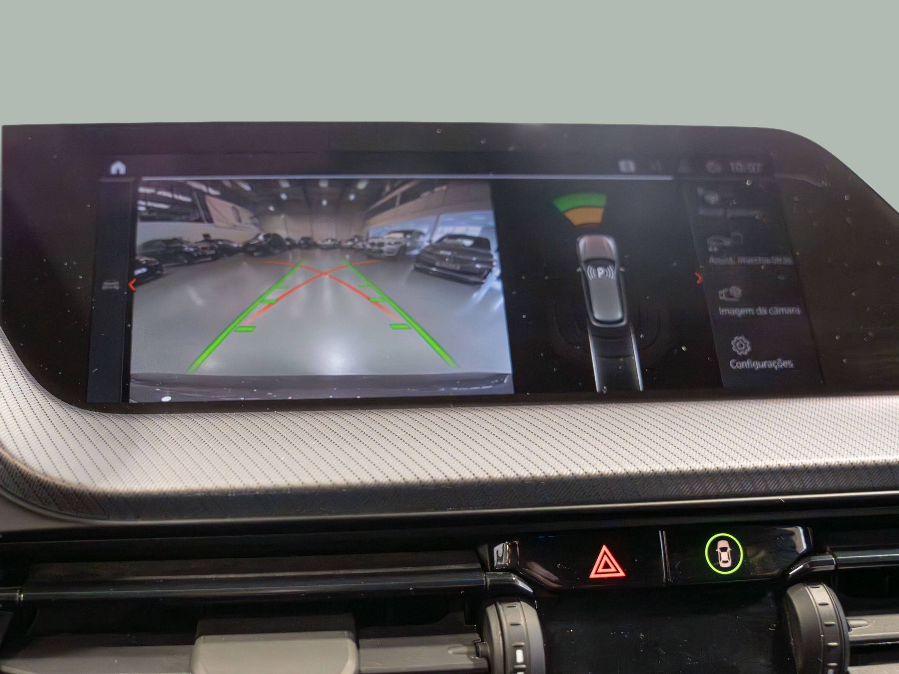 BMW Série 1 116d color Gris. Año 2024. 85KW(116CV). Diesel. En concesionario Aníbal Carvalho & Filhos, S.A. de Santarém