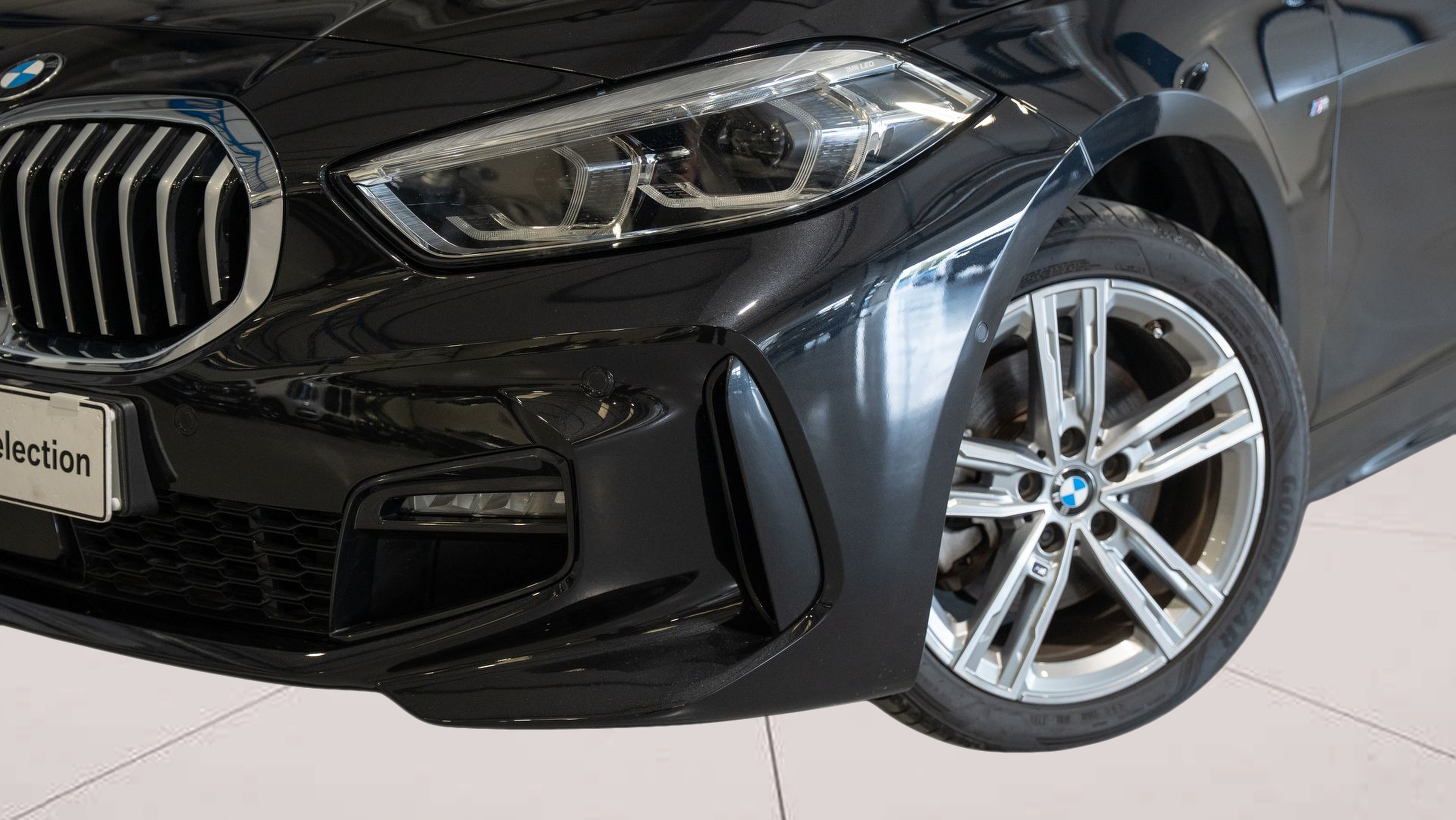 BMW Série 1 116d color Negro. Año 2024. 85KW(116CV). Diesel. En concesionario Aníbal Carvalho & Filhos, S.A. de Santarém