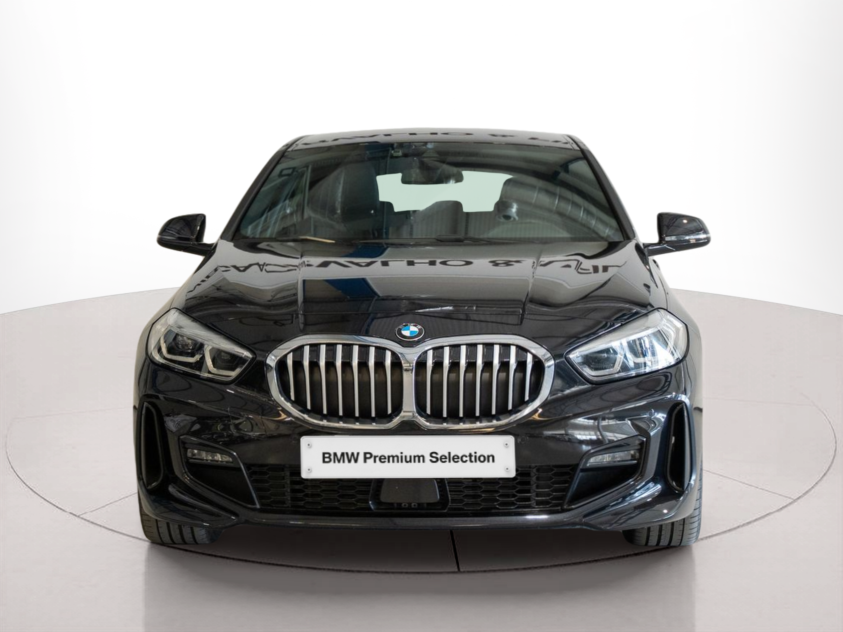 Fotos de BMW Série 1 116d color Negro. Año 2024. 85KW(116CV). Diesel. En concesionario Aníbal Carvalho & Filhos, S.A. de Santarém