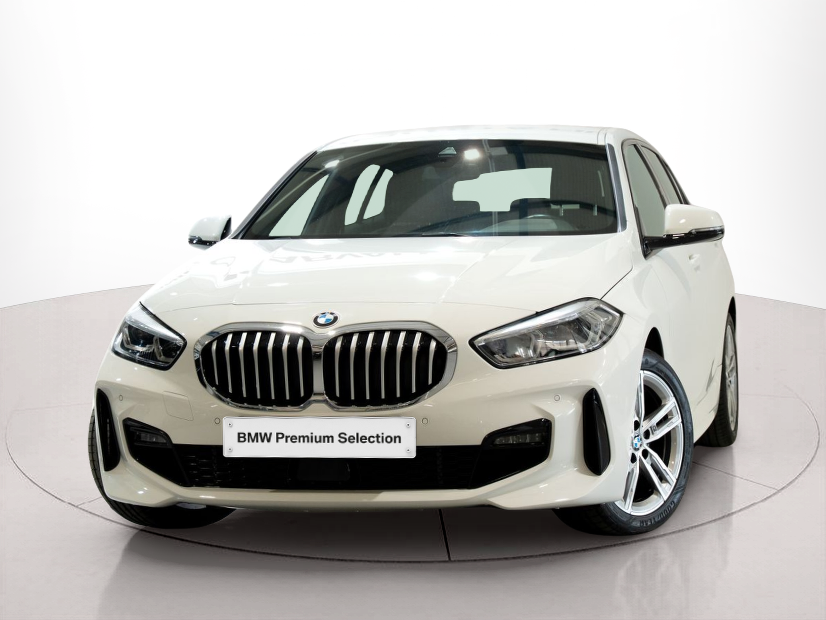 Fotos de BMW Série 1 116d color Blanco. Año 2023. 85KW(116CV). Diesel. En concesionario Aníbal Carvalho & Filhos, S.A. de Santarém