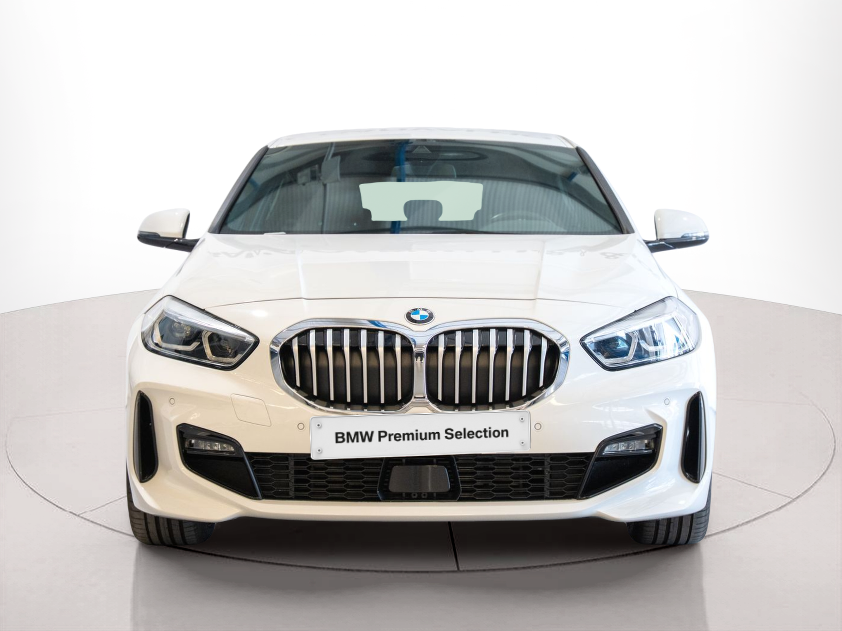 Fotos de BMW Série 1 116d color Blanco. Año 2023. 85KW(116CV). Diesel. En concesionario Aníbal Carvalho & Filhos, S.A. de Santarém