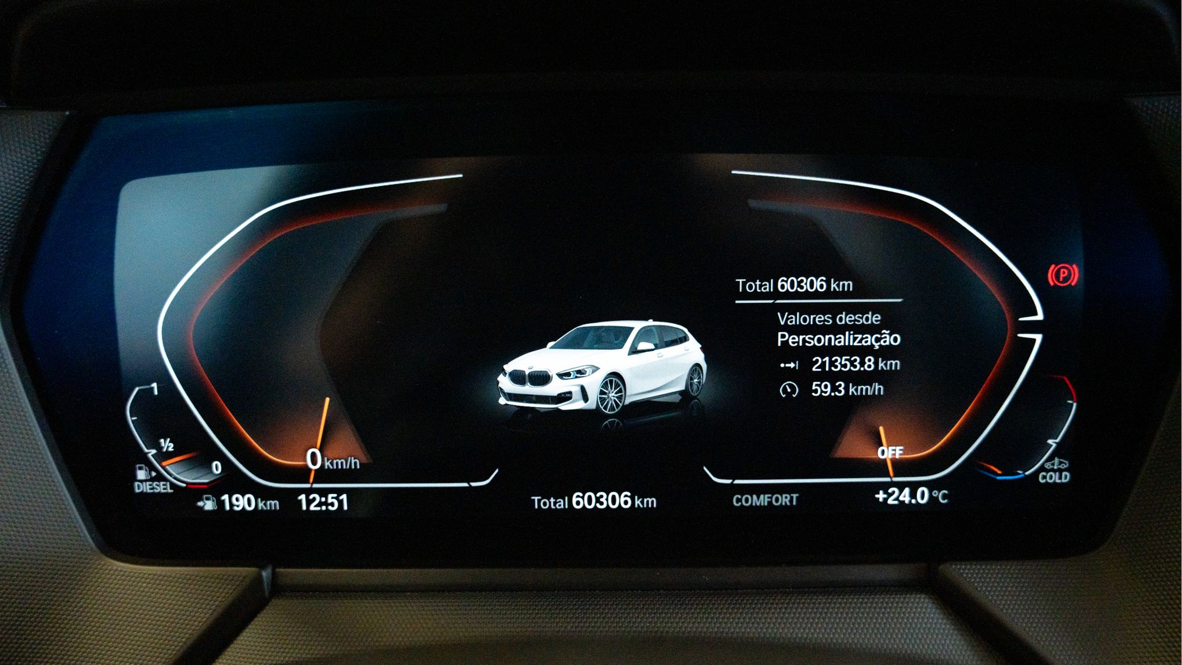 BMW Série 1 116d color Blanco. Año 2023. 85KW(116CV). Diesel. En concesionario Aníbal Carvalho & Filhos, S.A. de Santarém