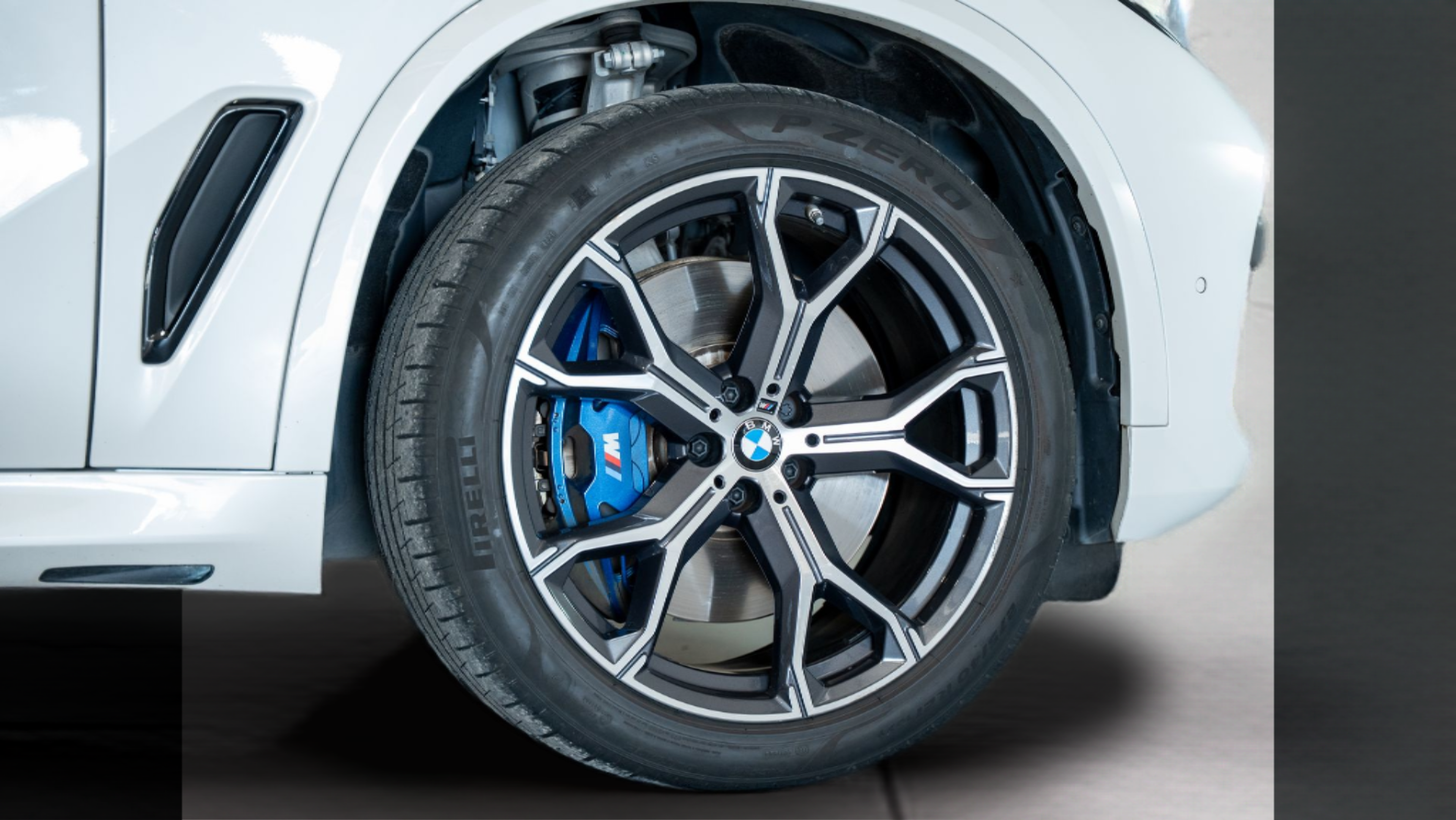 BMW X5 xDrive45e color Blanco. Año 2021. 290KW(394CV). Elétrico / Gasolina Híbrido. En concesionario Aníbal Carvalho & Filhos, S.A. de Santarém